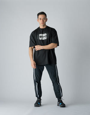 CRONOS DUMBBELL MOTIF PRINT T-SHIRT【BLACK】