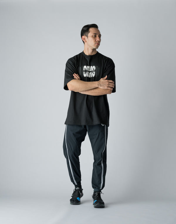 CRONOS DUMBBELL MOTIF PRINT T-SHIRT【BLACK】