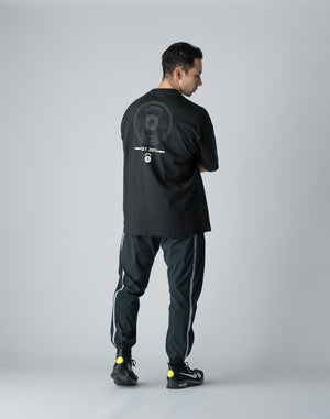 CRONOS DUMBBELL MOTIF PRINT T-SHIRT【BLACK】