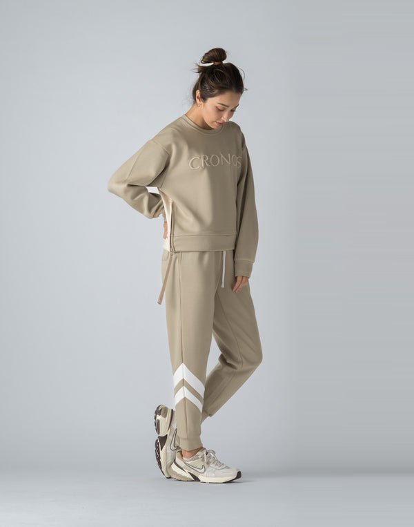 CRONOS WOMEN EMBROIDERY SWEAT【BEIGE】