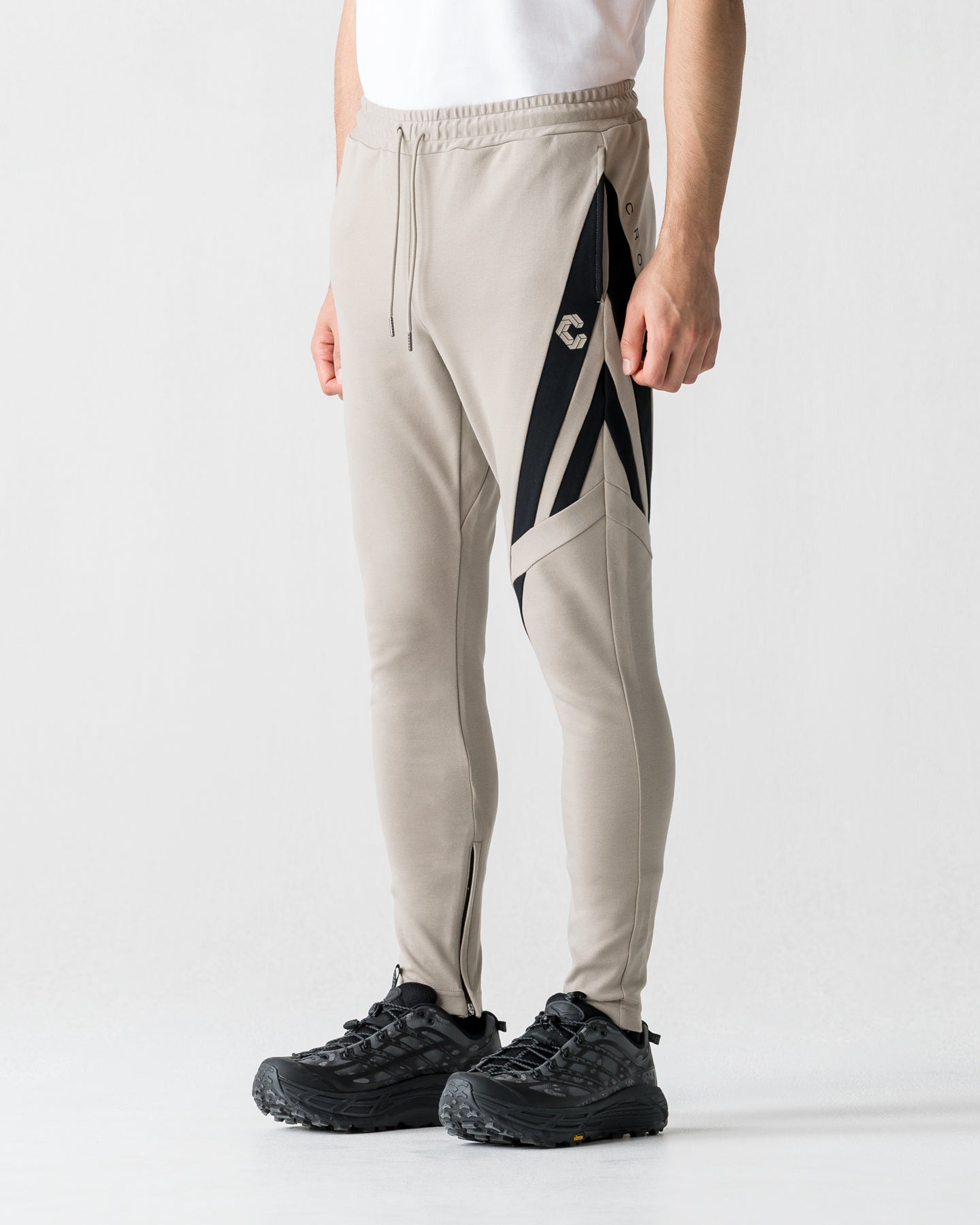 CRONOS CROSSLINE PANTS【BLACK×GREIGE】 CRONOS ACTIVE FLOW SKINNY PANTS【GREIGE】
