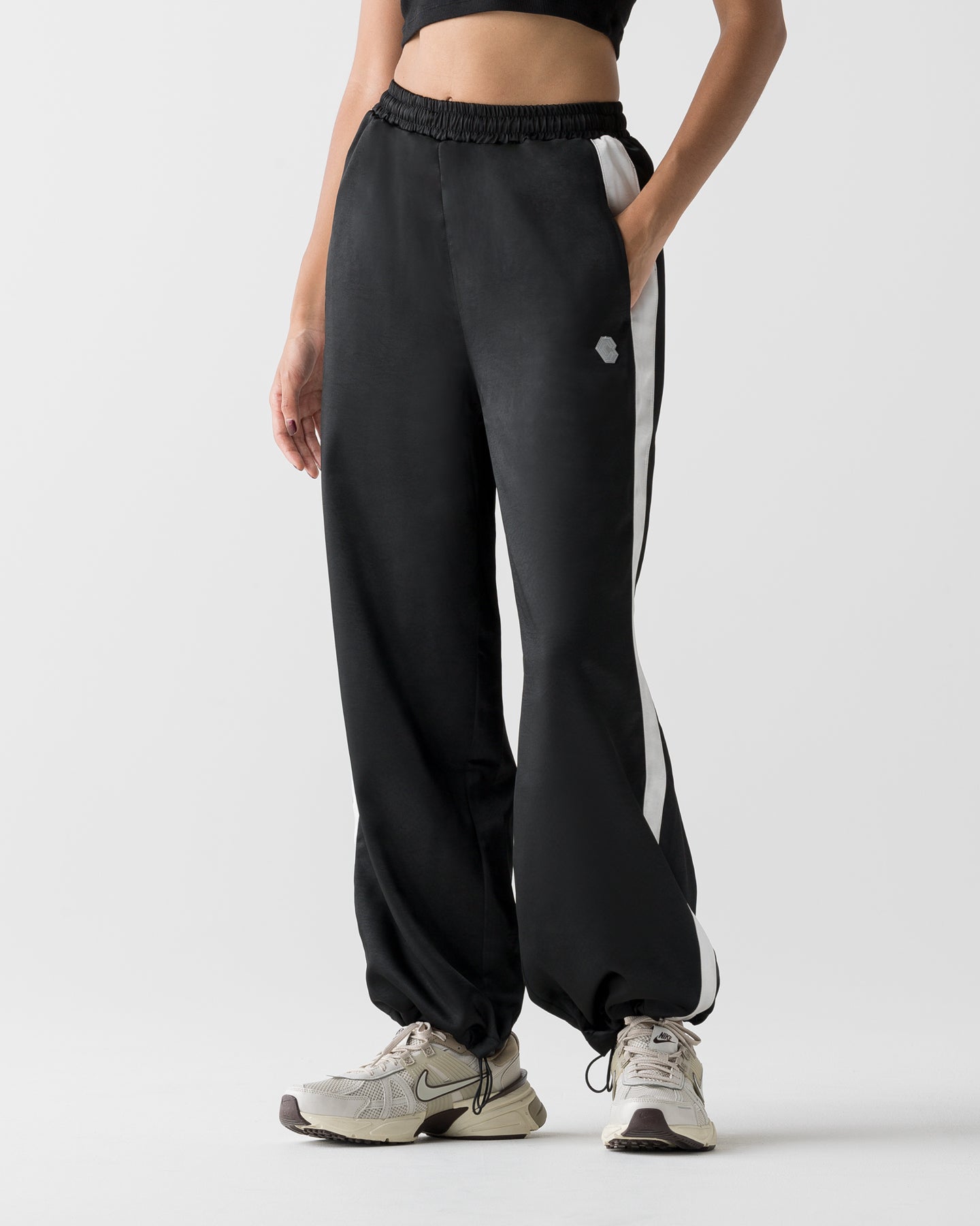 CRONOS WOMEN LOOSE SATIN PANTS【BLACK】