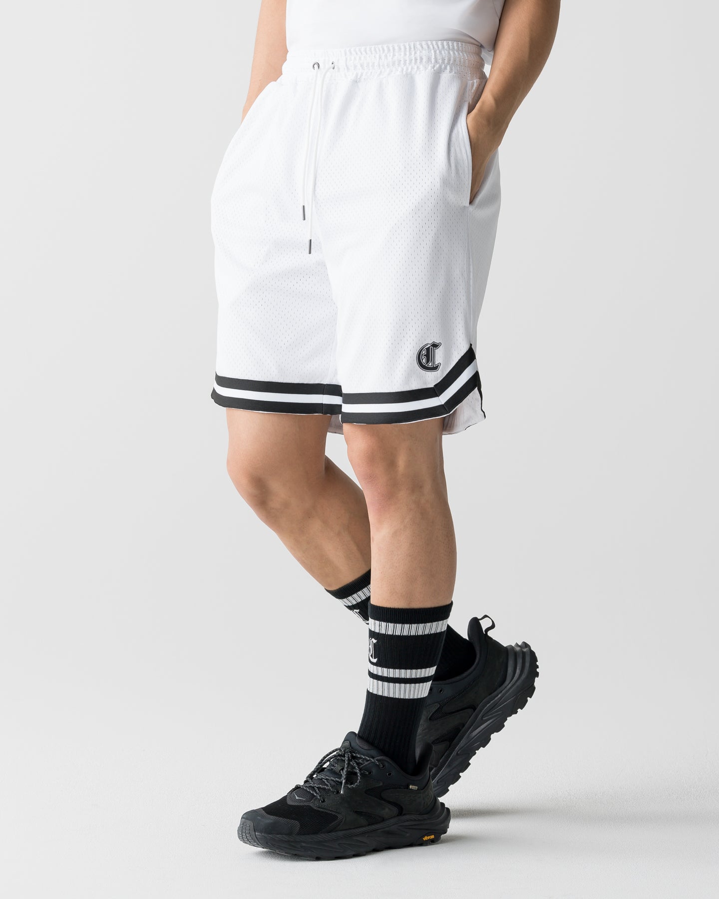 CRONOS BLACKLETTER BASKET MESH SHORTS【WHITE】