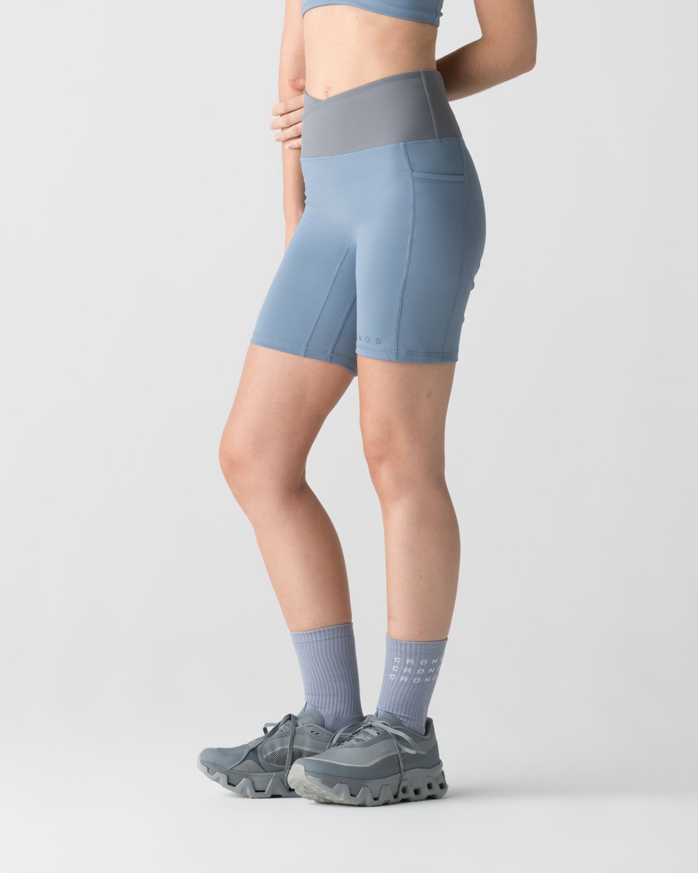 CRONOS WOMEN ESSENTIAL HALF LEGGINGS【BLUE】
