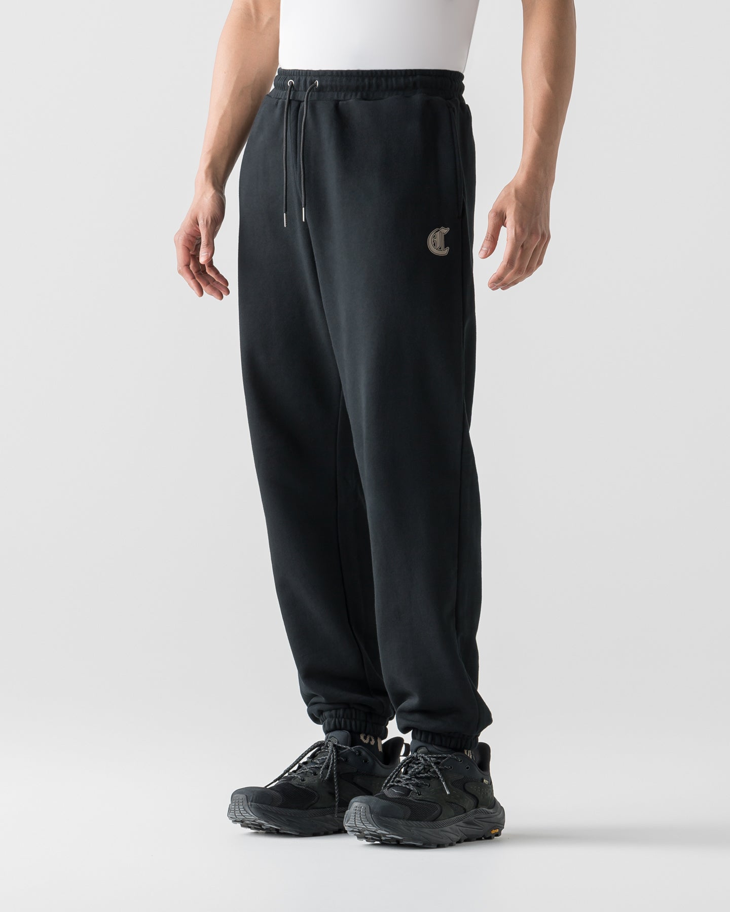 CRONOS BLACKLETTER SOFT MOTION SWEAT PANTS【BLACK×TAUPE】