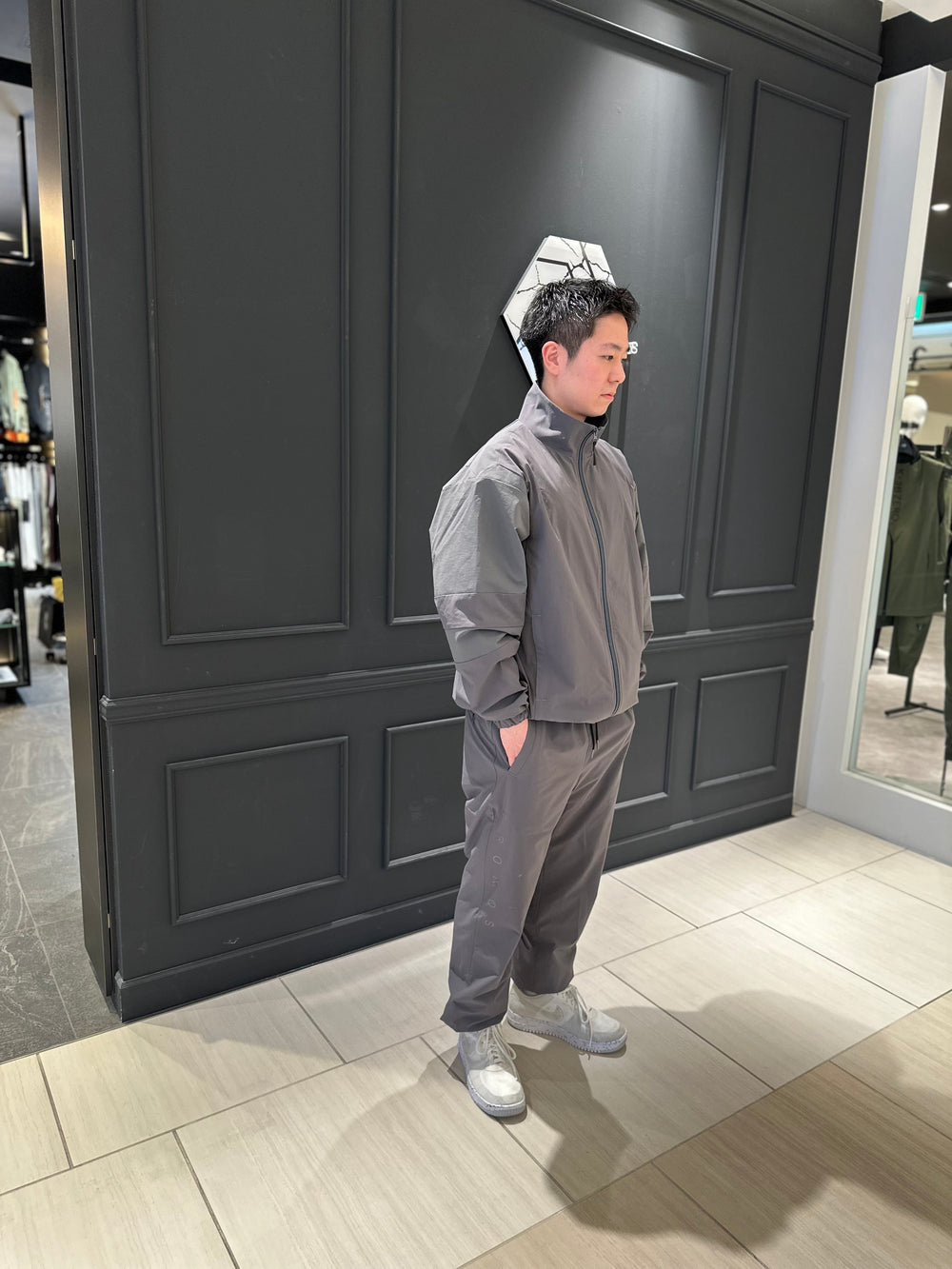 CRONOS GINZA SIX STAFF