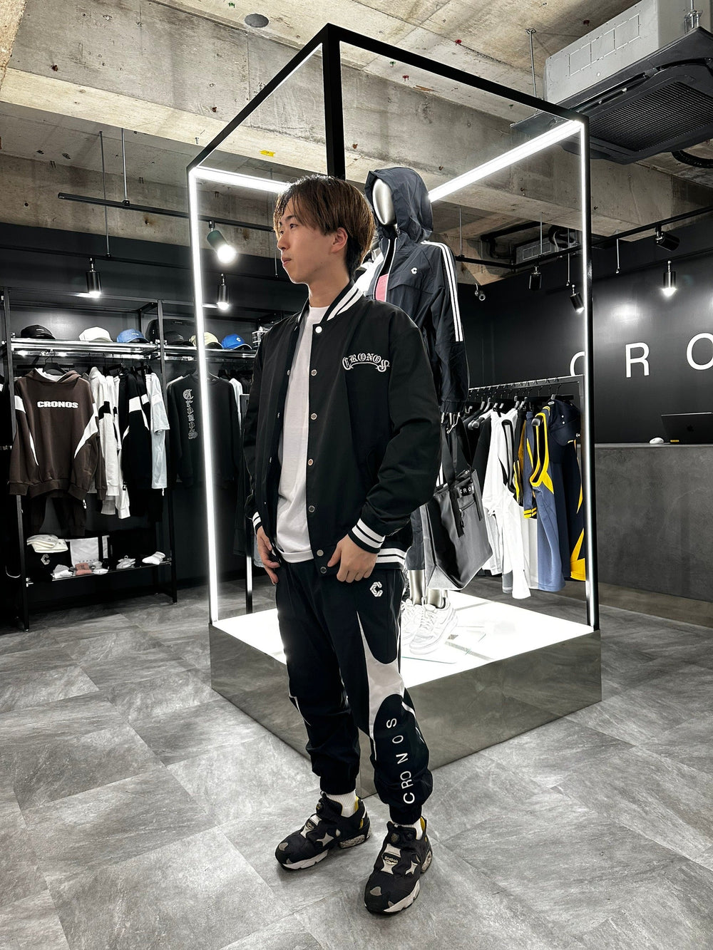 CRONOS GINZA SIX STAFF