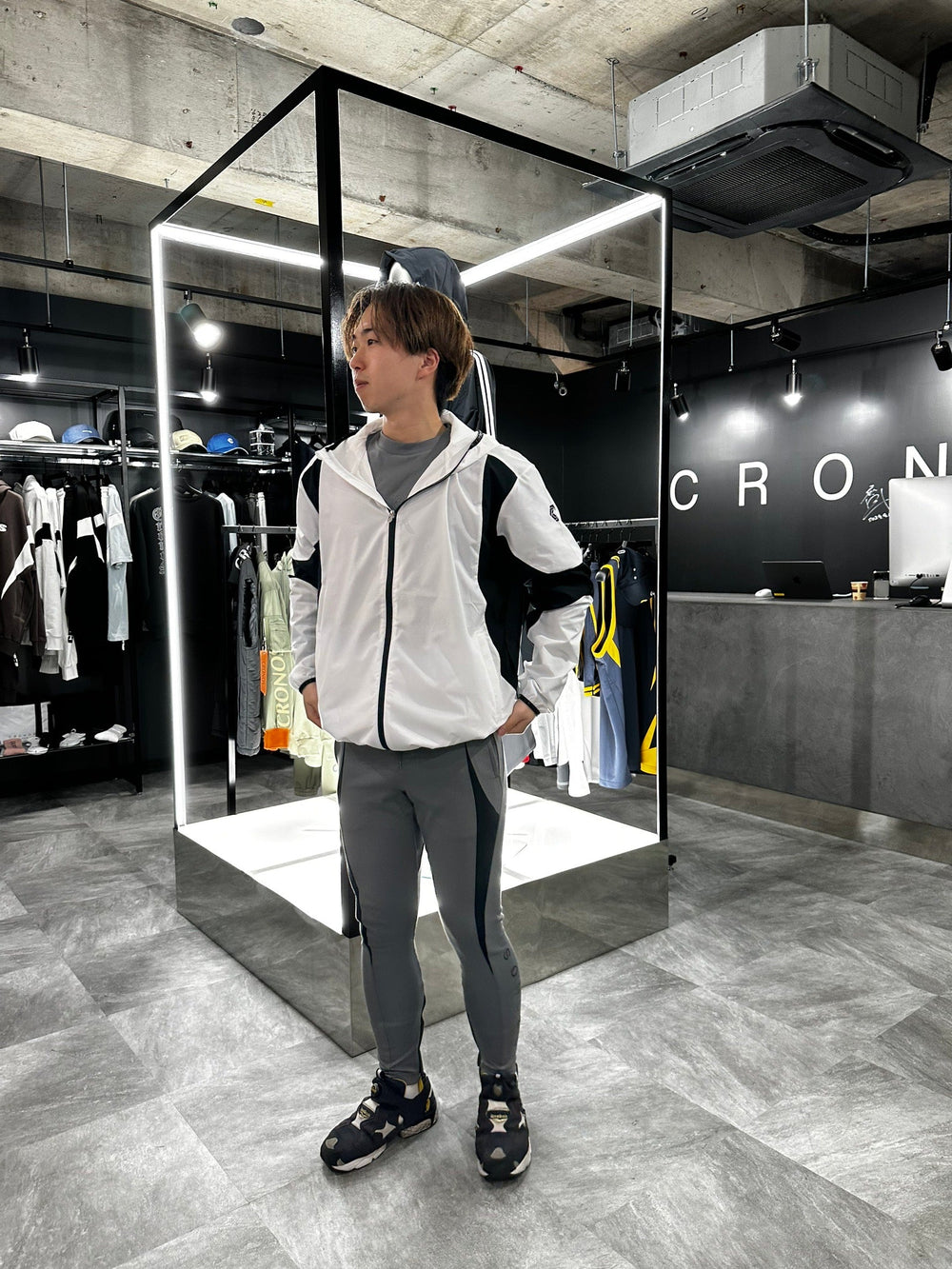 CRONOS GINZA SIX STAFF