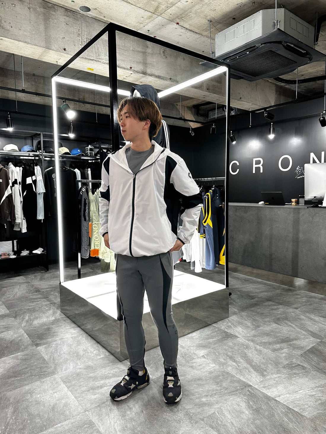 CRONOS GINZA SIX STAFF