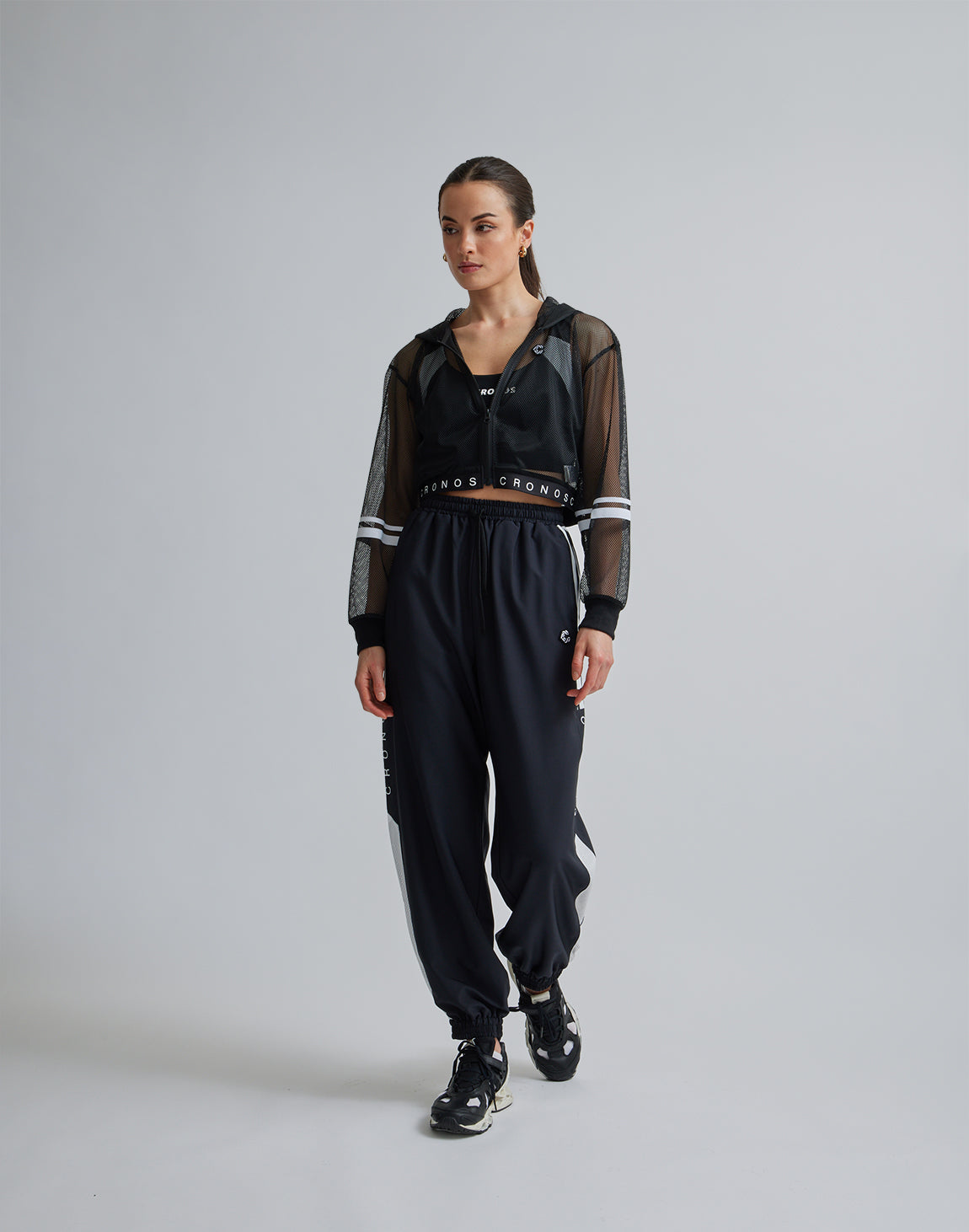 CRONOS スポーツブラとショートパンツセット ブラック CRONOS WOMEN SPORTS MESH BRA【BLACK×WHITE】 – クロノス