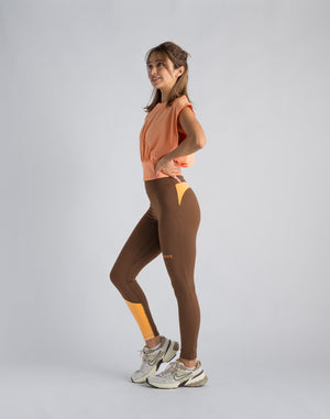 CRONOS WOMEN SWITCHED LOGO LEGGINGS【BROWN】