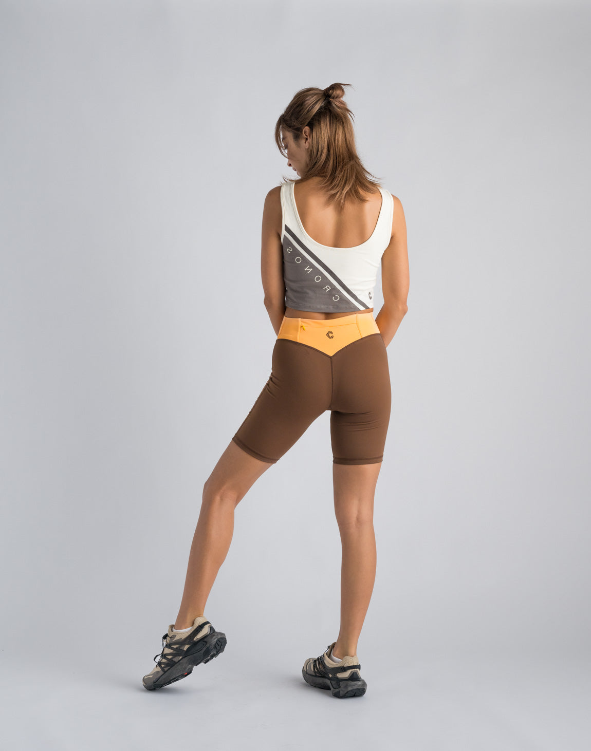 CRONOS WOMEN SWITCHED LOGO LEGGINGS【BROWN】 – クロノス
