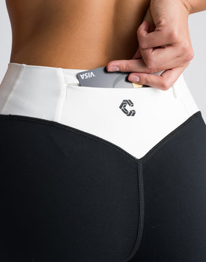 CRONOS WOMEN SWITCHED LOGO SHORT LEGGINGS【BROWN】