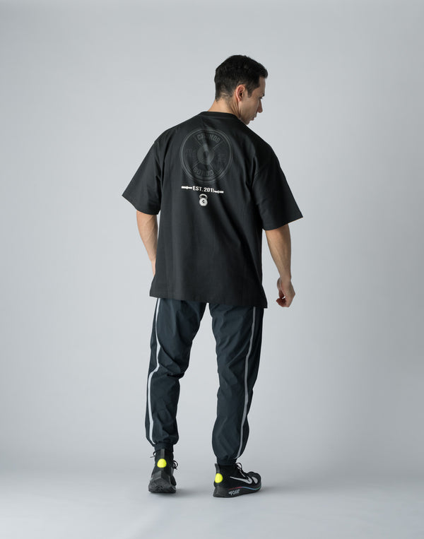 CRONOS DUMBBELL MOTIF PRINT T-SHIRT【BLACK】
