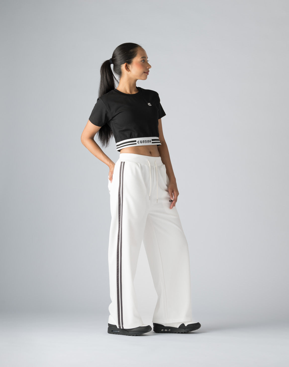 CRONOS WOMEN BLACK LETTER T-SHIRTS【BLACK】 – クロノス