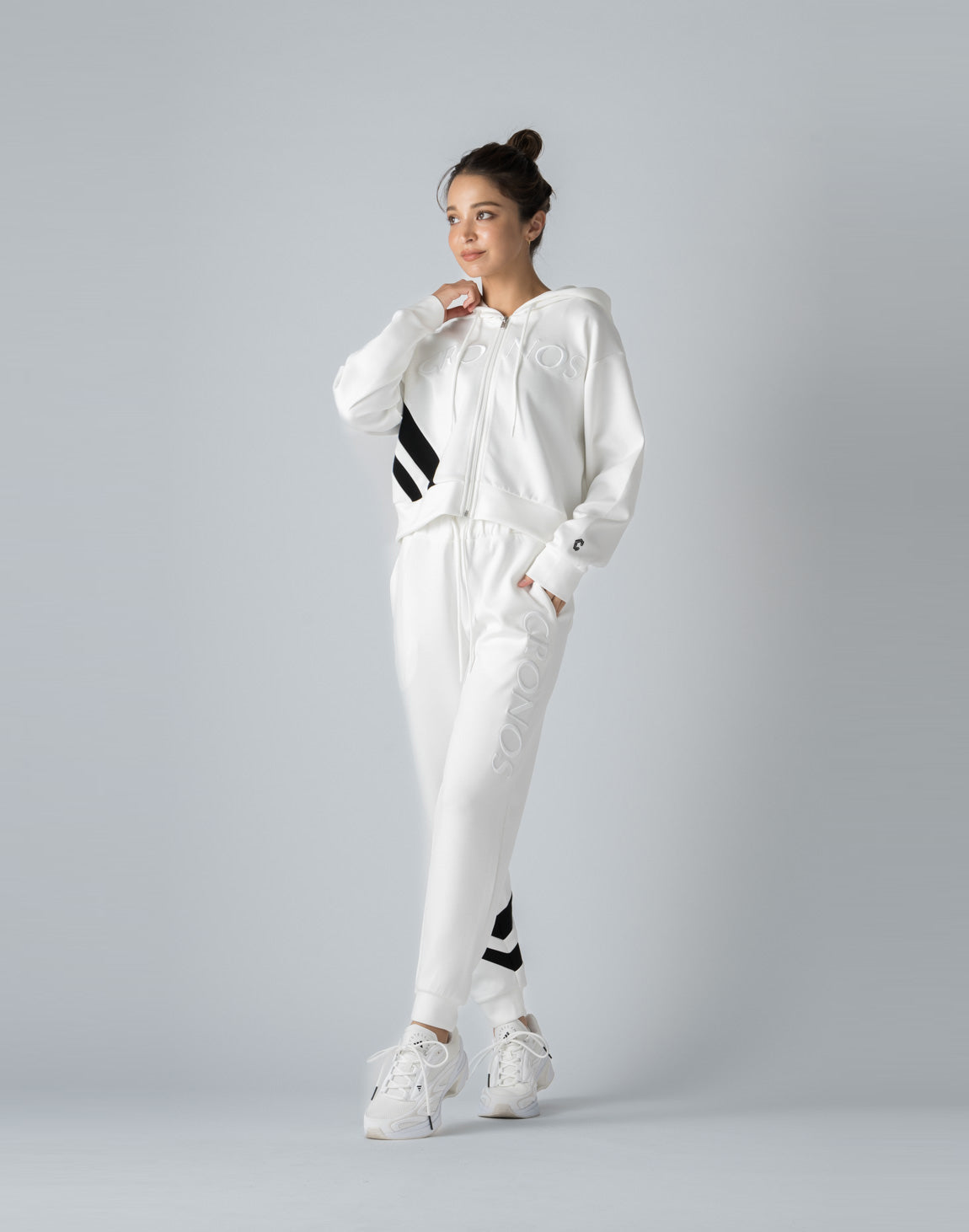 CRONOS WOMEN EMBROIDERY ZIP HOODY【WHITE】 – クロノス CRONOS