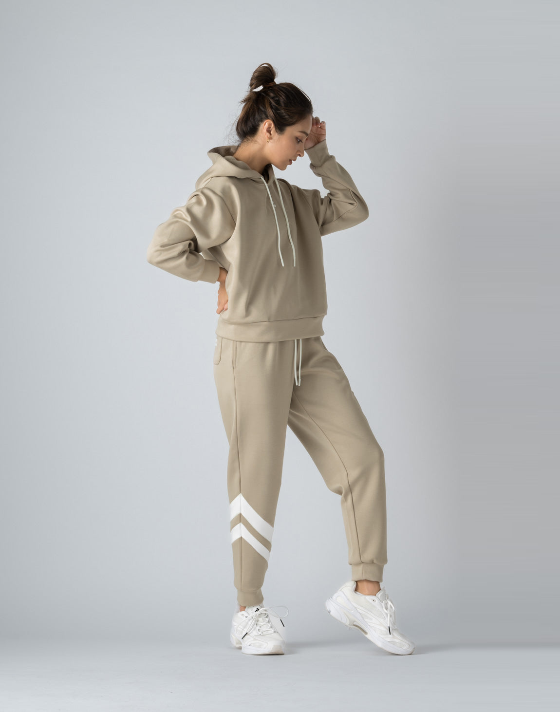 CRONOS WOMEN EMBROIDERY LOGO HOODY【BEIGE】