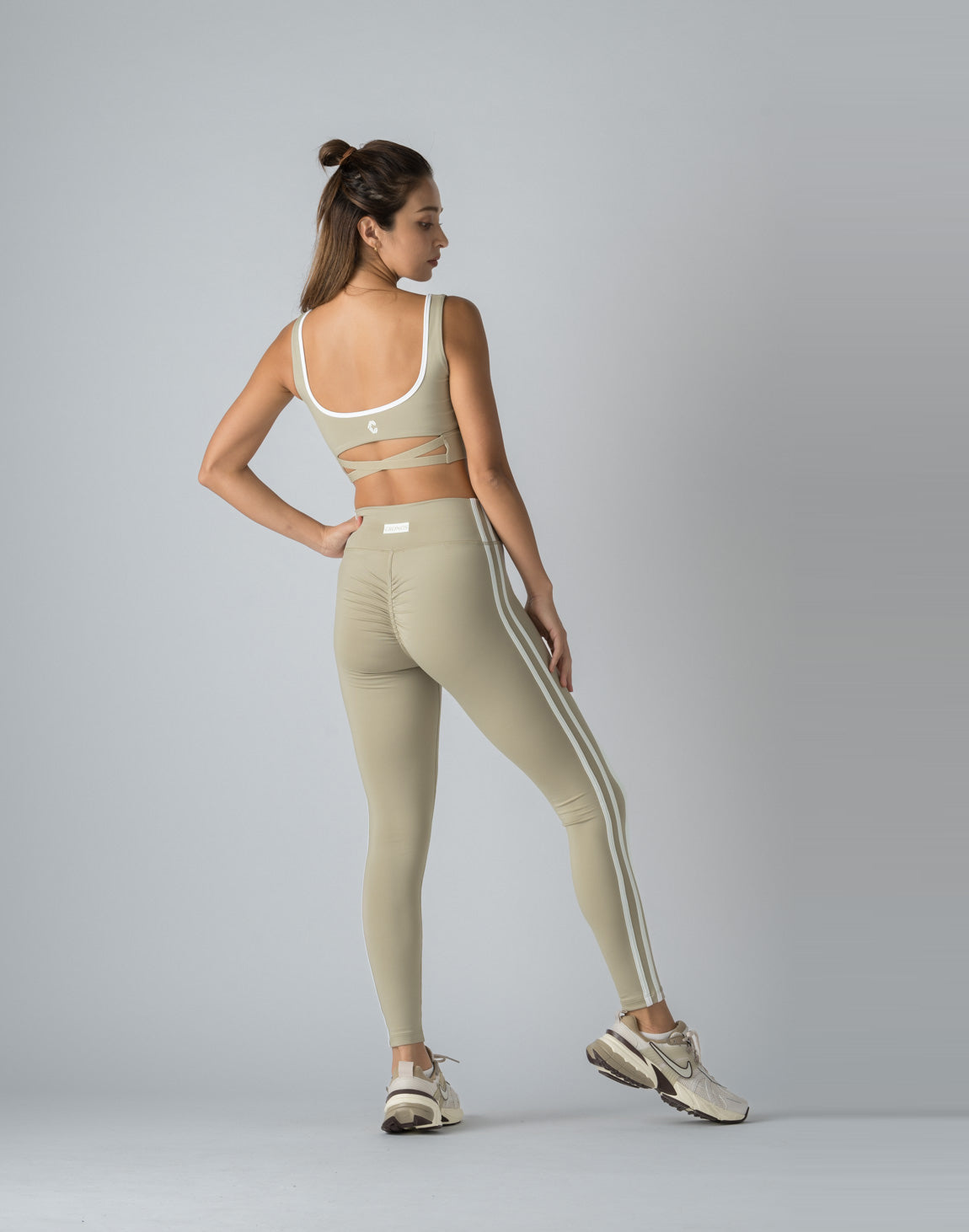 CRONOS WOMEN SPORTS MESH LEGGINGS【GRAY】 – クロノス CRONOS