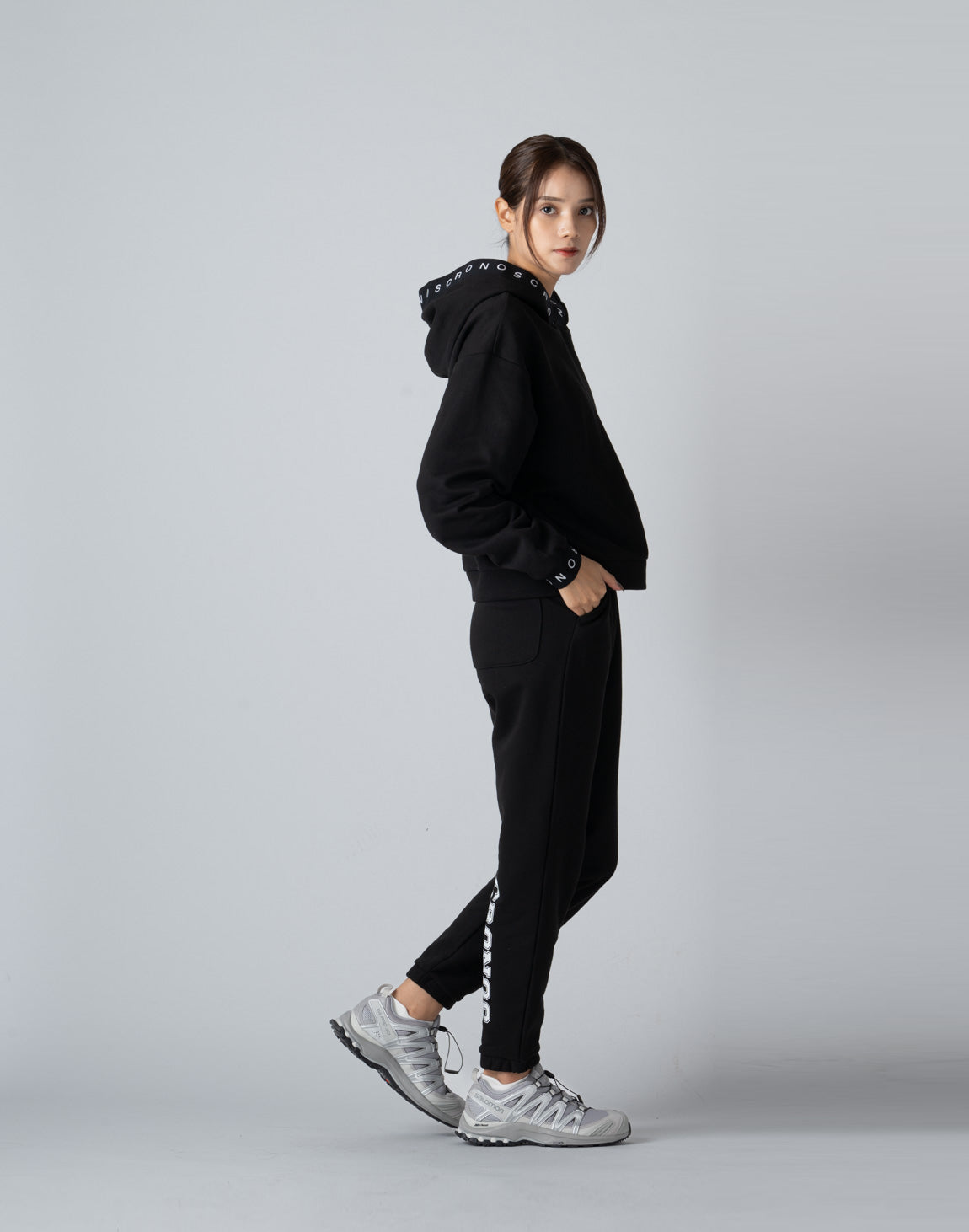 CRONOS WOMEN LOGO JACQUARD HOODIE [BLACK] – クロノス CRONOS