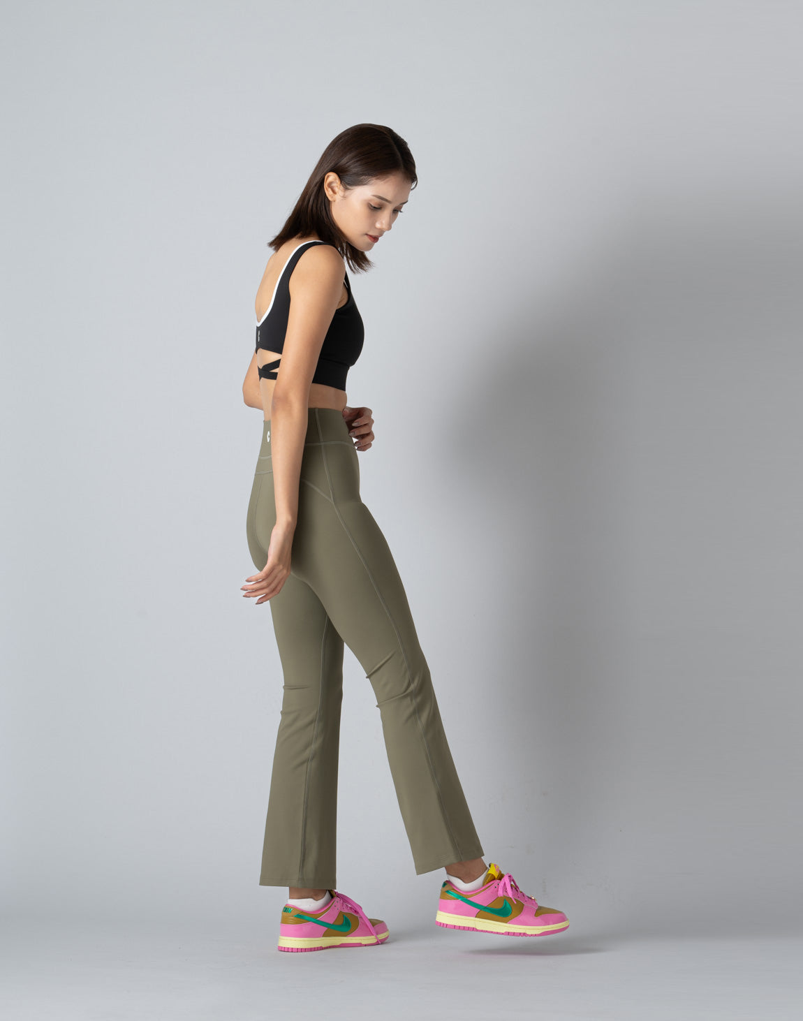 CRONOS WOMEN FLARE LEGGINGS【KHAKI】 – クロノス CRONOS