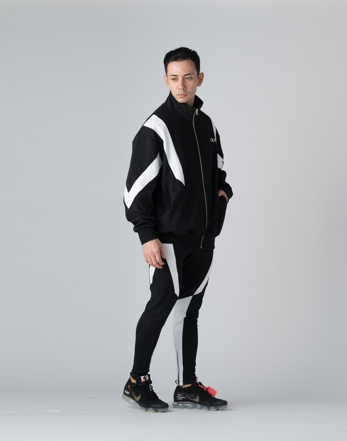 【即完売】クロノス CRONOS ストレッチ　パンツ ブラック　ツーライン パンツ
