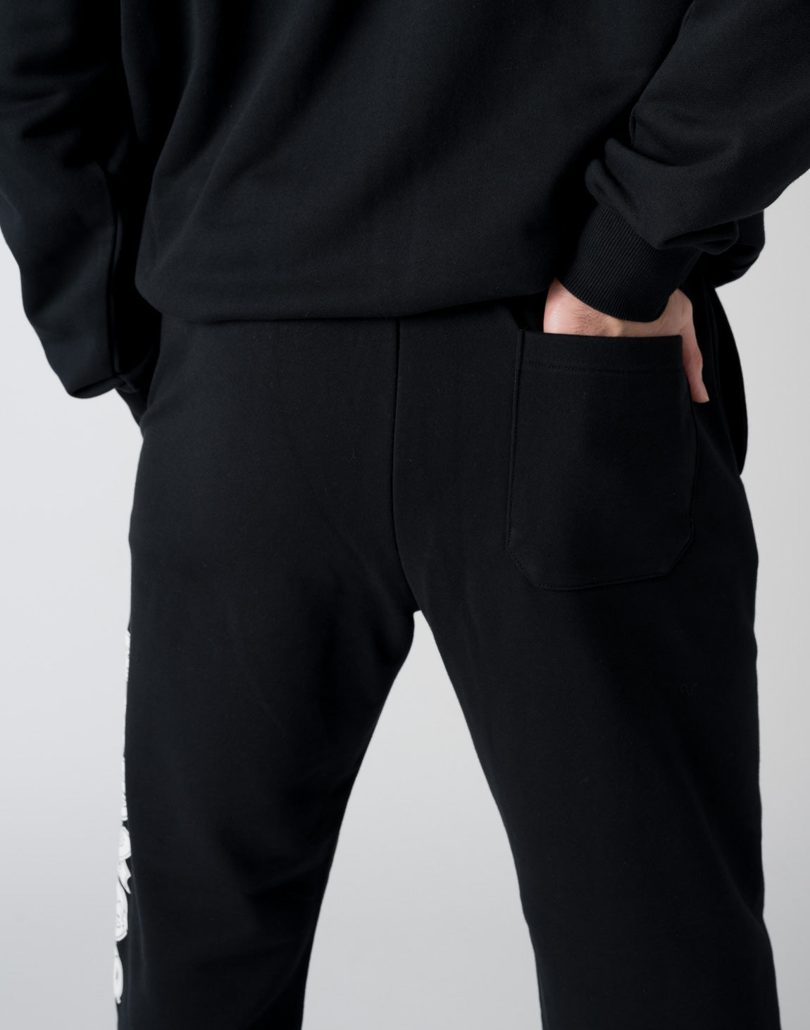 CRONOS BLACKLETTER FONT SWEAT LONGPANTS【CREAM】 – クロノス