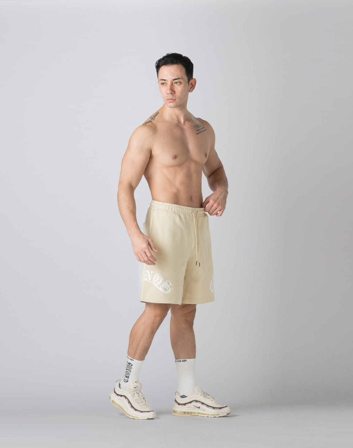 CRONOS BLACKLETTER FONT SWEAT SHORTS【CREAM】 – クロノス