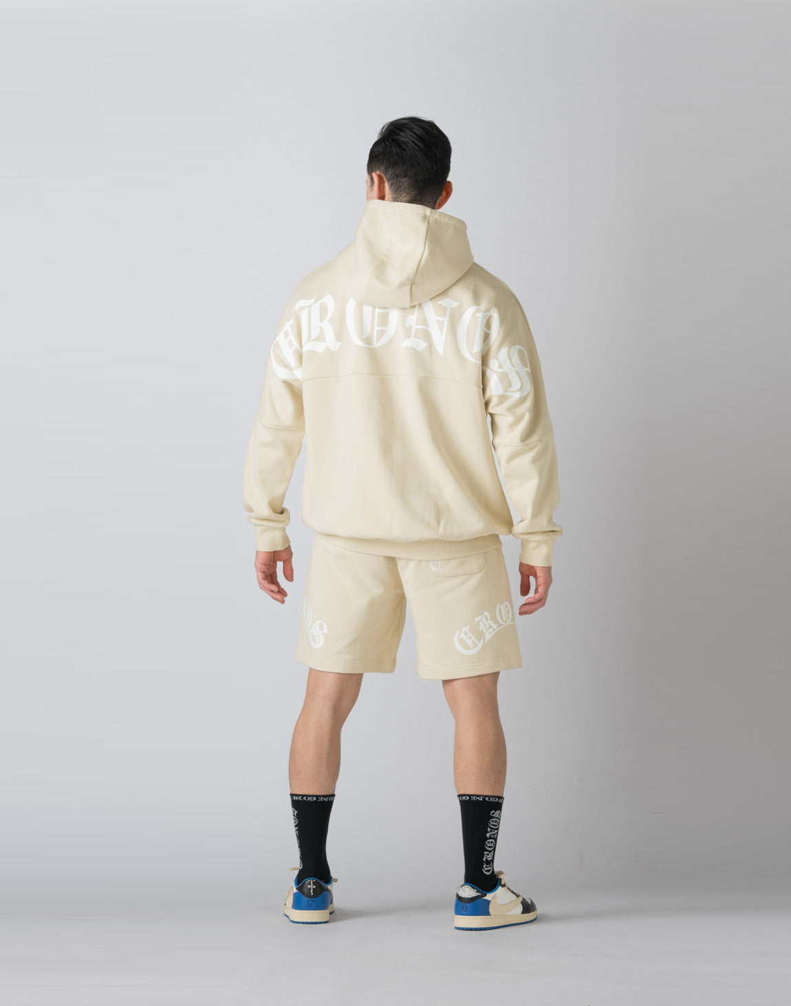 CRONOS BLACKLETTER FONT SWEAT SHORTS【CREAM】 – クロノス
