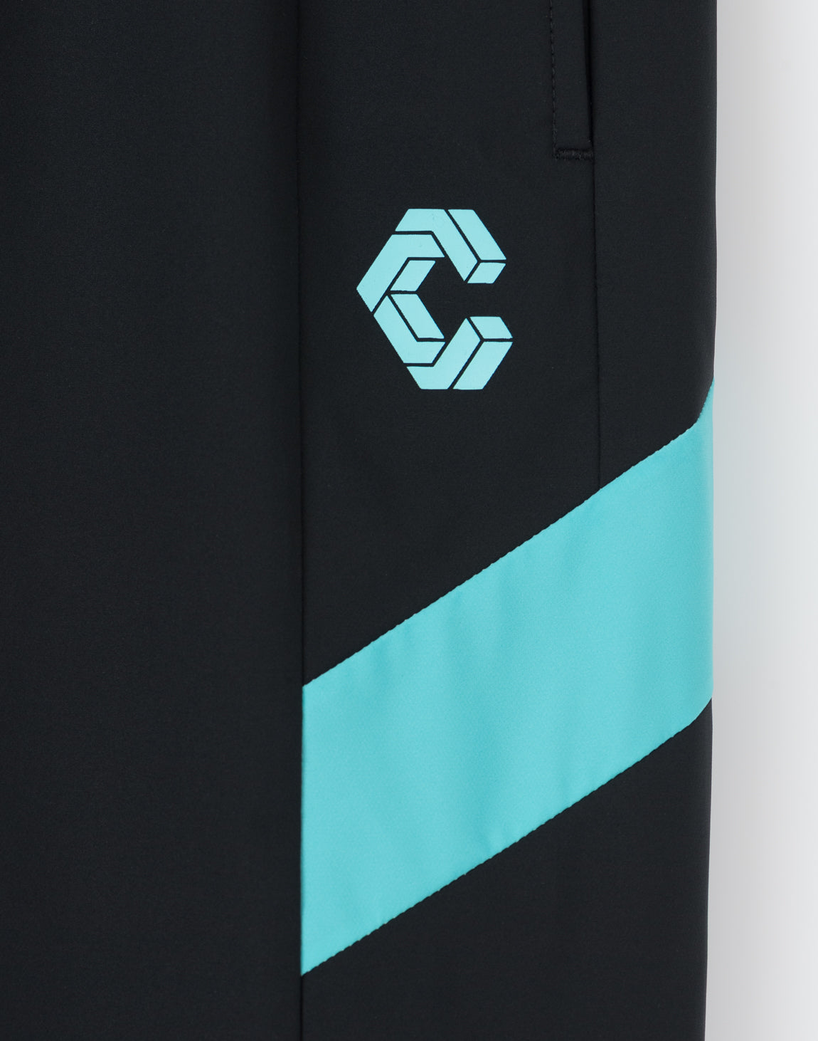 CRONOS stretch Tapered Jogger Pants【BLACK×BLUE】 – クロノス CRONOS stretch Tapered Jogger Pants【BLACK×BLUE】 – クロノス
