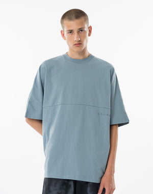CRONOS OVERSHOULDER TEE【G.BLUE】