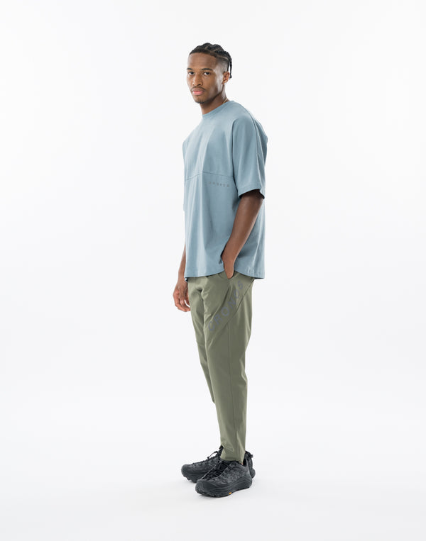 CRONOS OVERSHOULDER TEE【G.BLUE】