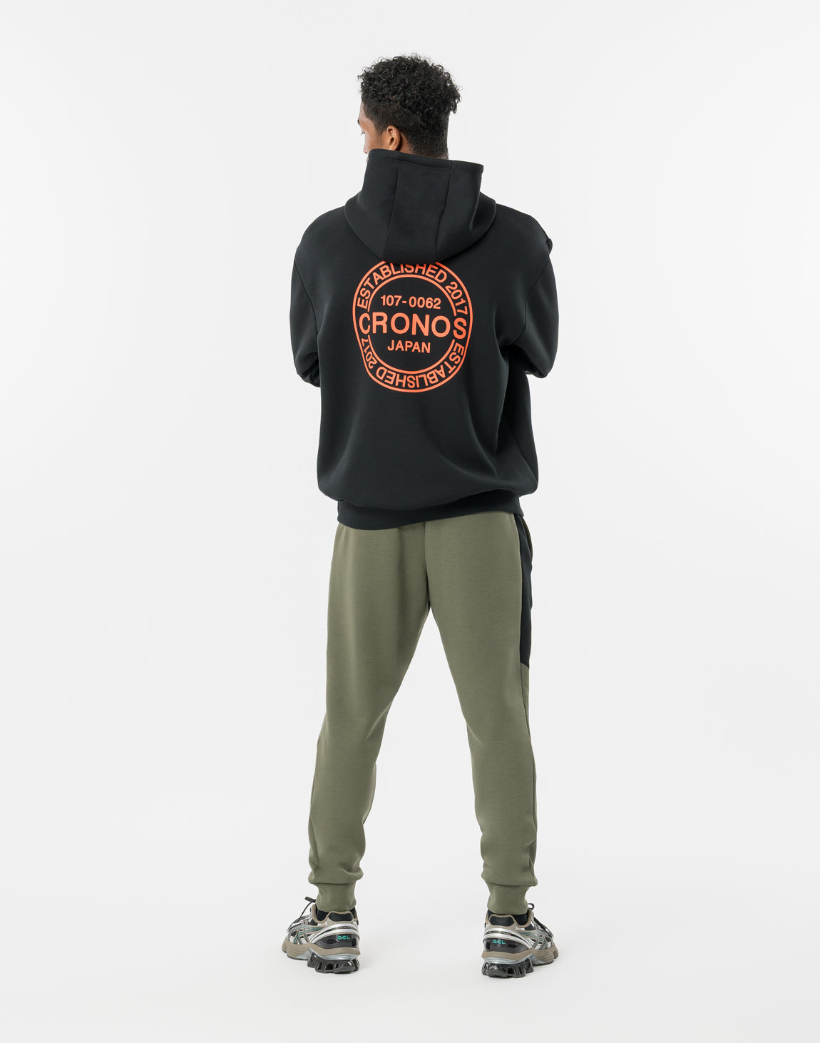 今日中1000円引き　CRONOS ロゴ ダークグレー パーカー CRONOS CIRCLE LOGO HOODIE【BLACK】