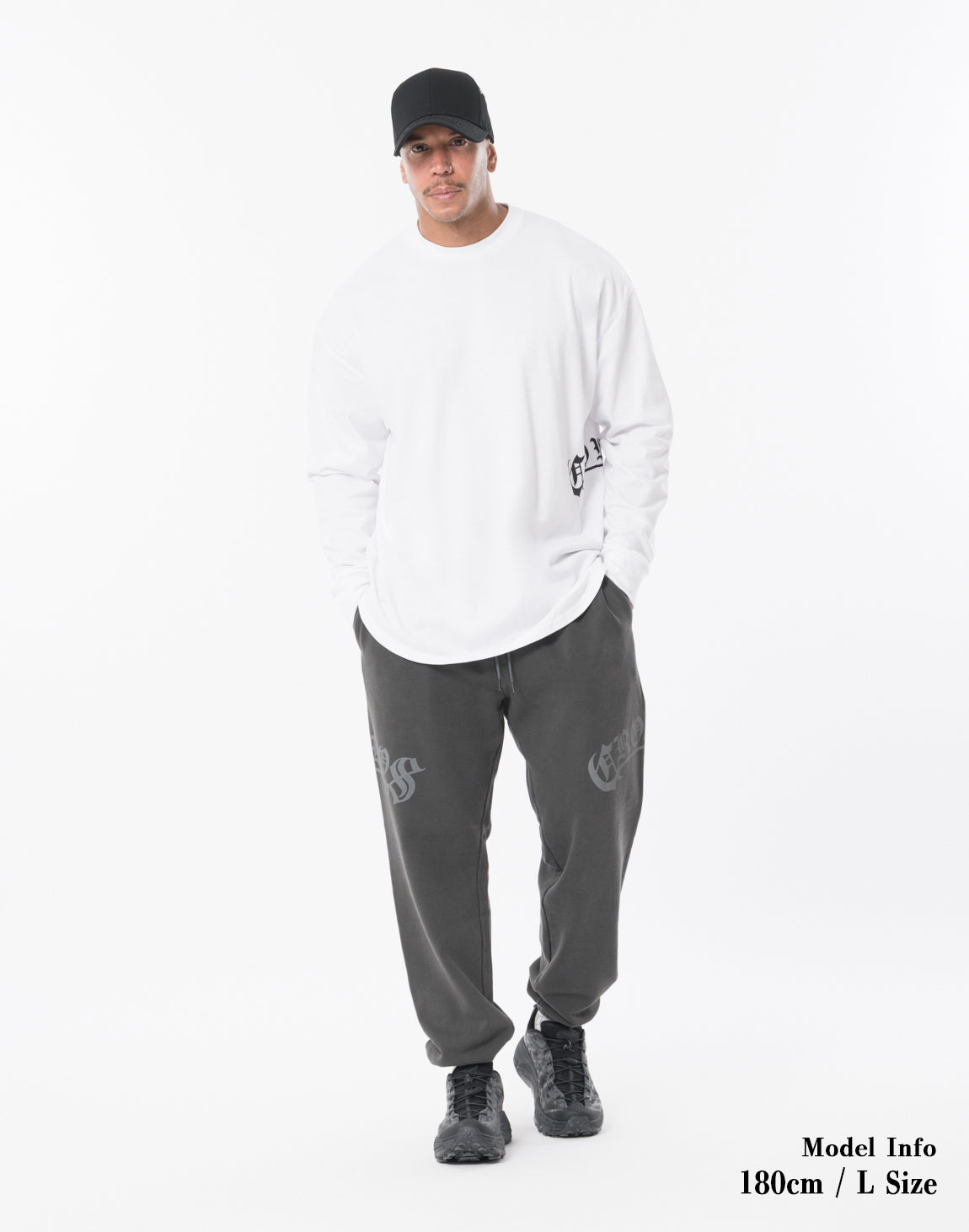 CRONOS BLACKLETTER L/S TEE【WHITE】