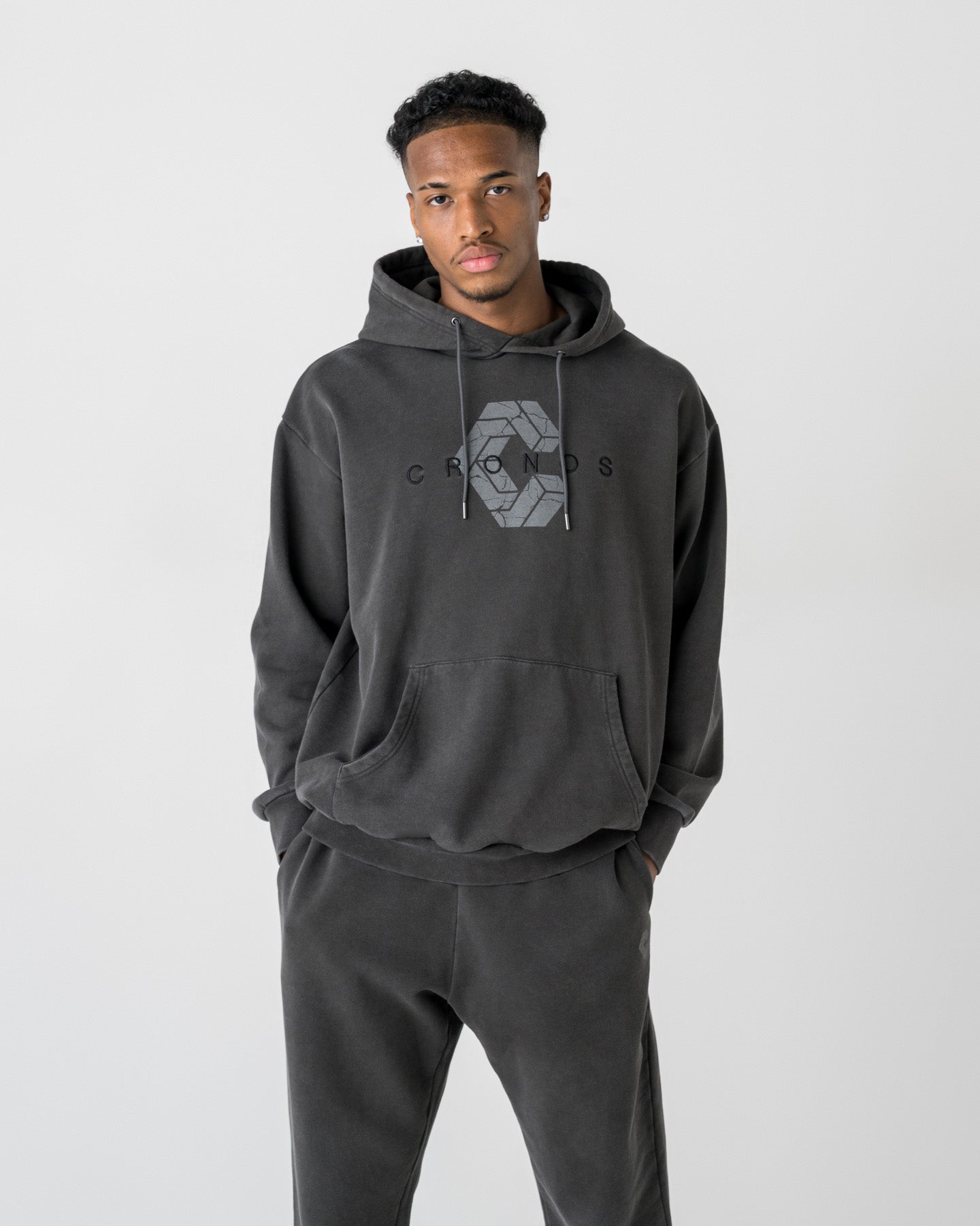 CRONOS COTTON DEPTH HOODIE【V BLACK】