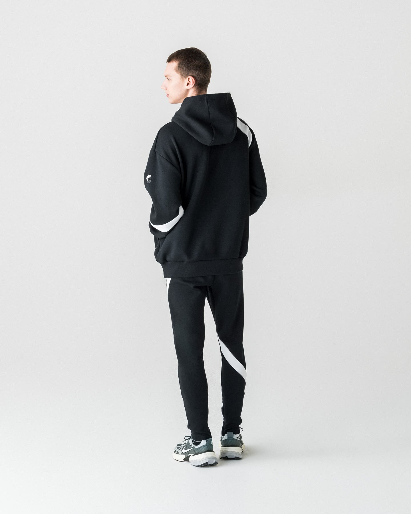 CRONOS LIGHTWEIGHT HYBRID HOODIE【BLACK】