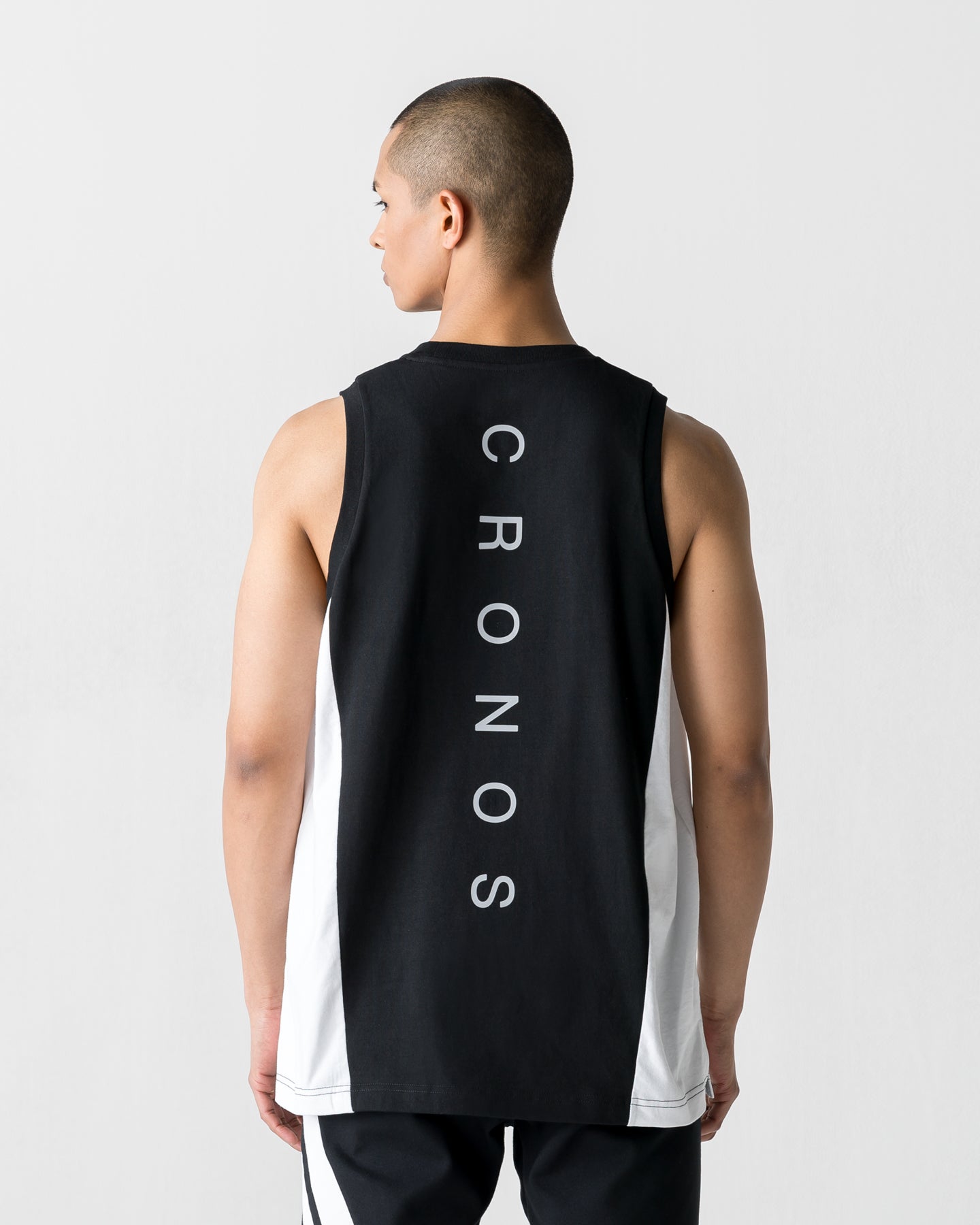 CRONOS SPLIT LOGO SLEEVELESS【BLACK】