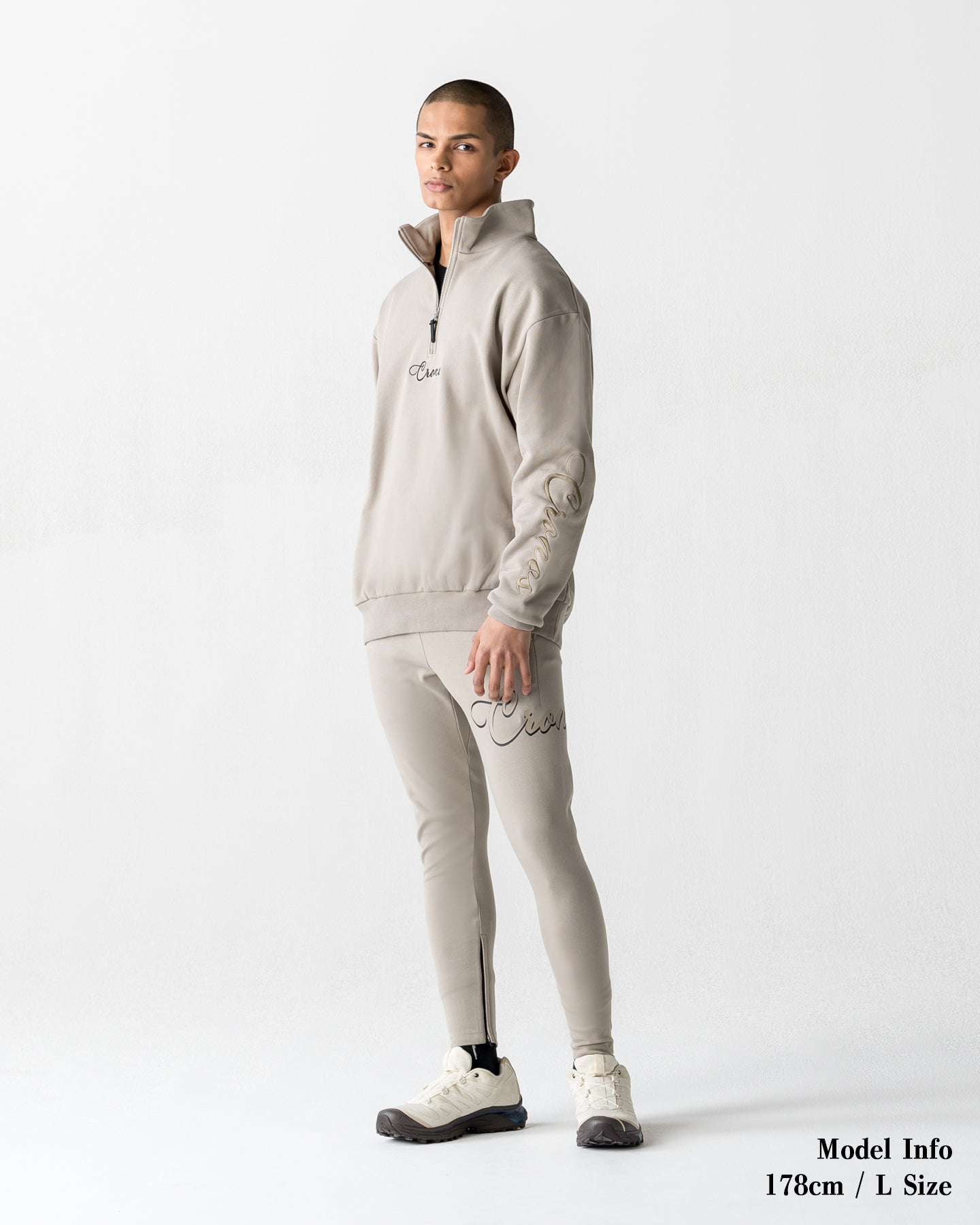 CRONOS SCRIPT HALF ZIP 【GREIGE】