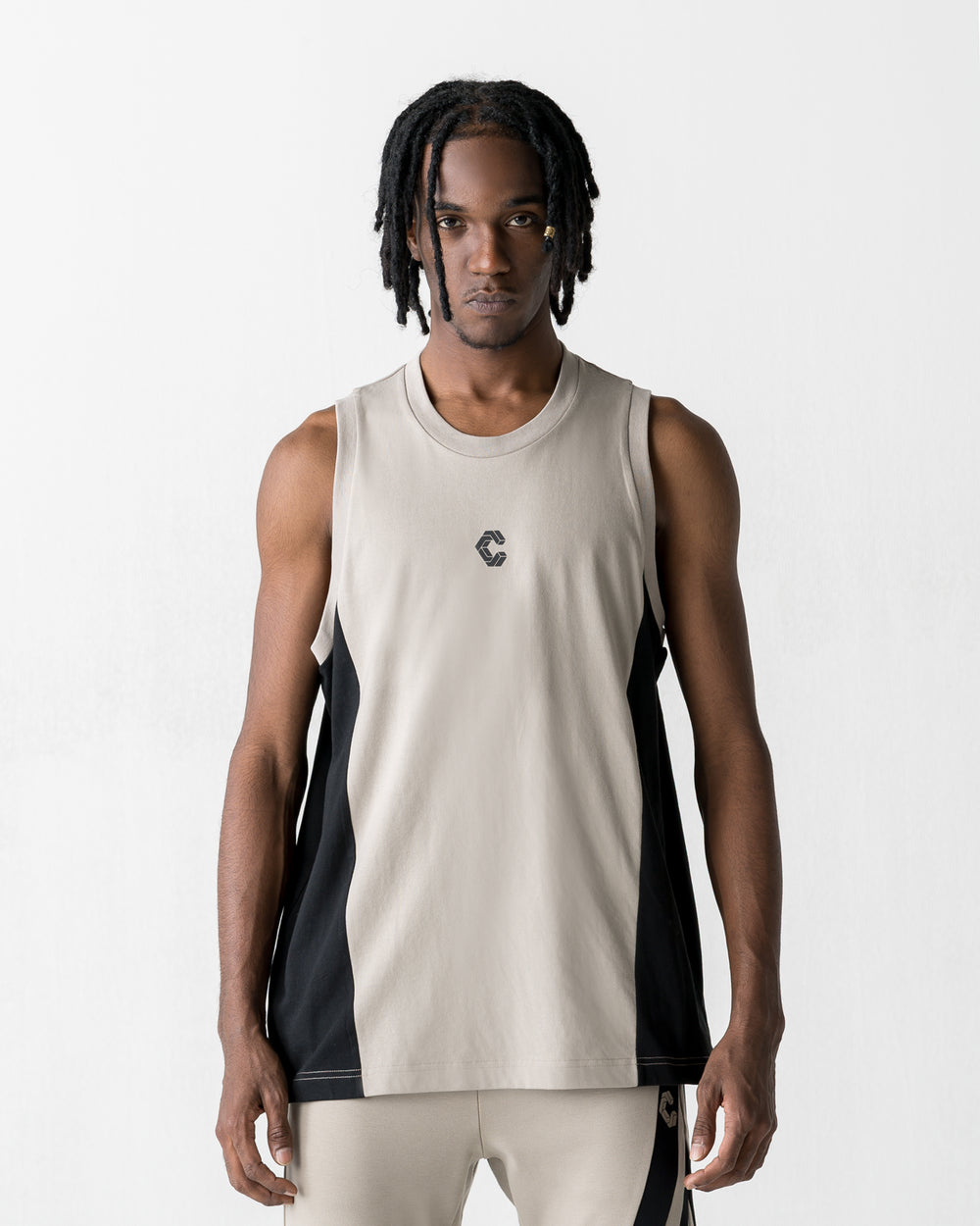 CRONOS SPLIT  LOGO SLEEVELESS【GREIGE】