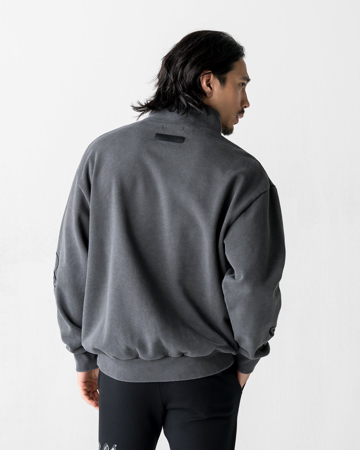 CRONOS SCRIPT HALF ZIP 【V BLACK】