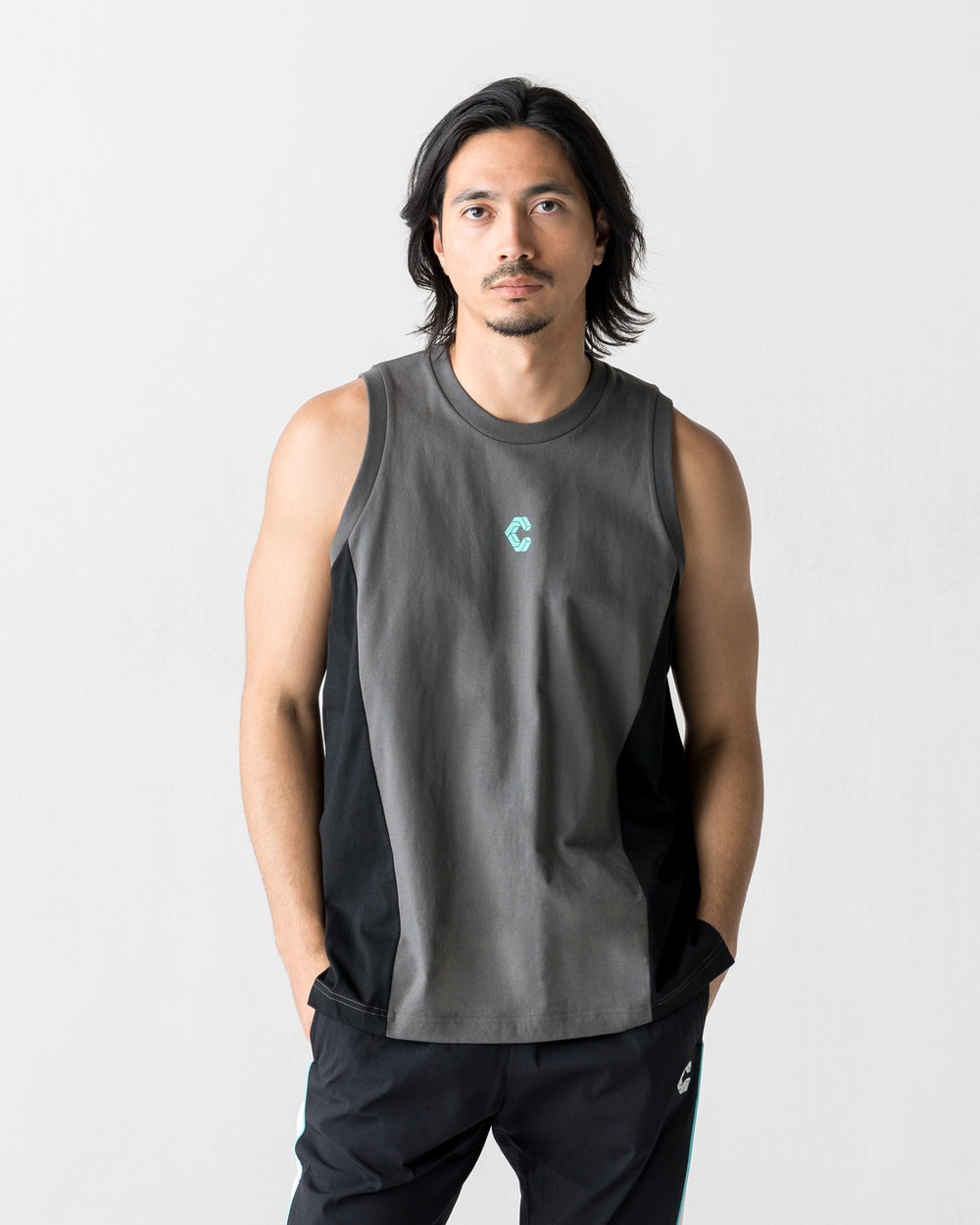 CRONOS SPLIT  LOGO SLEEVELESS【D.GRAY】