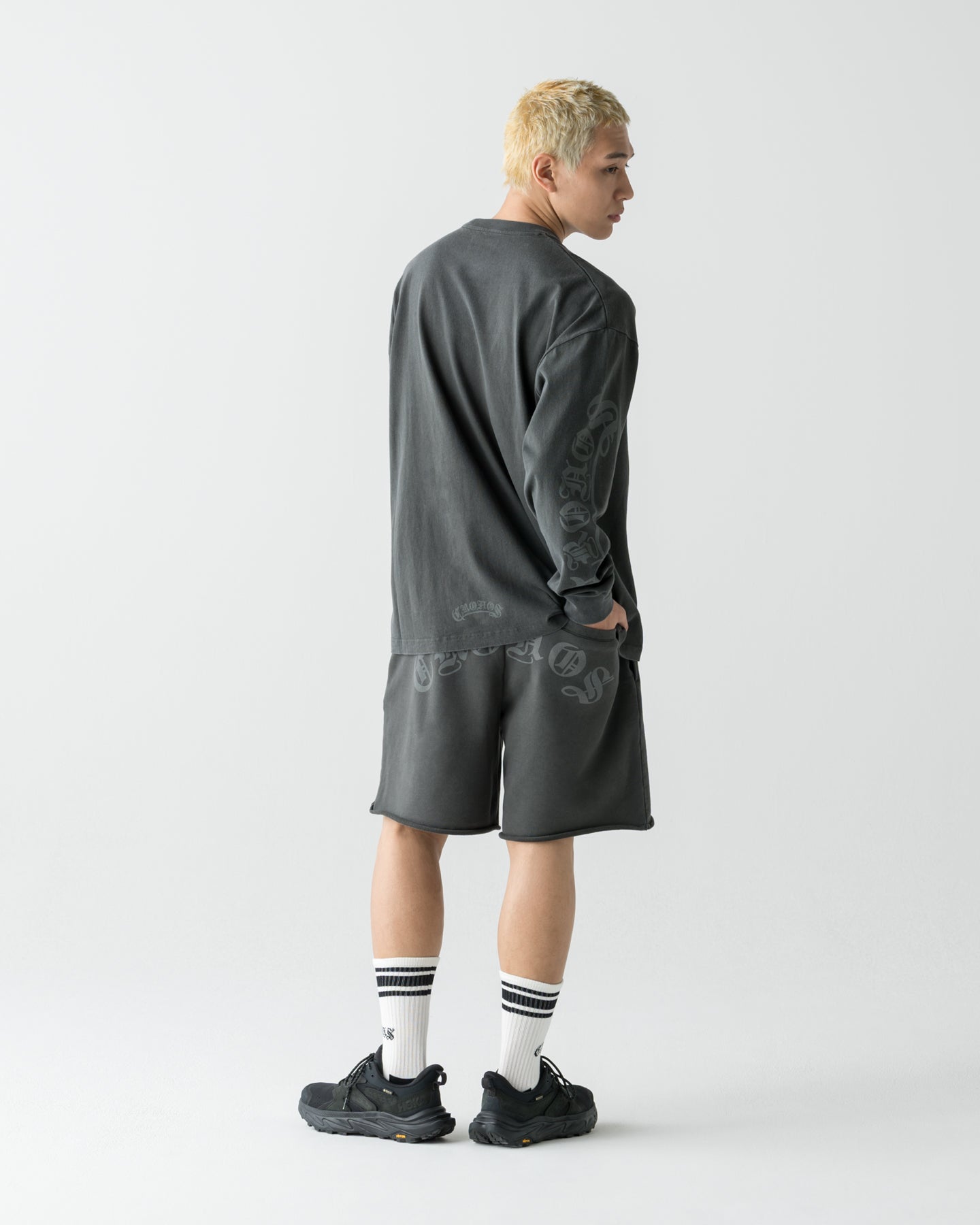 CRONOS BLACKLETTER SHORTS【V BLACK】