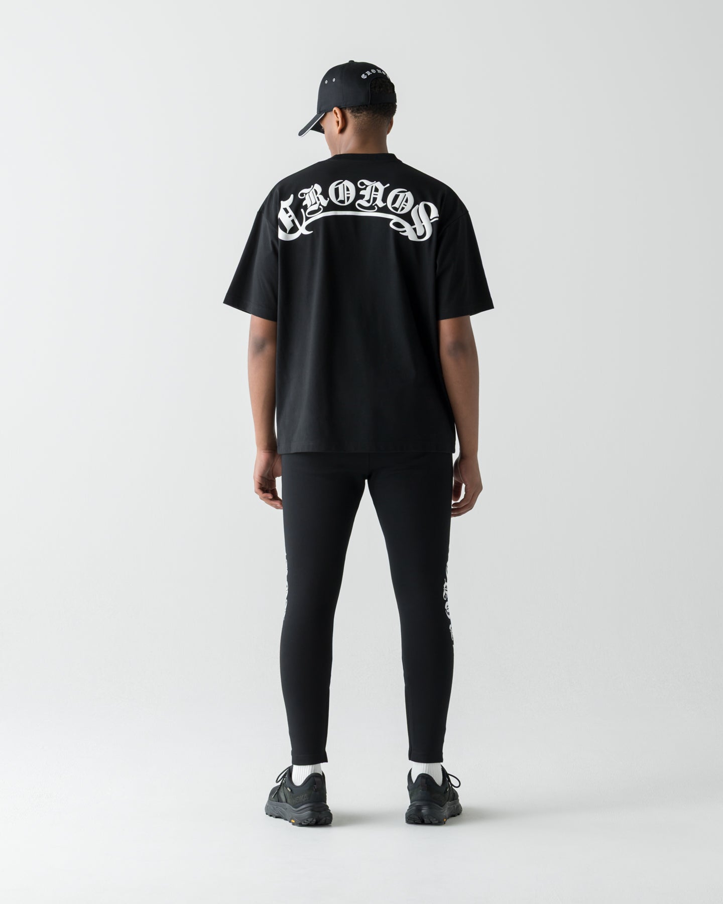 CRONOS BLACKLETTER S/S TEE【BLACK】