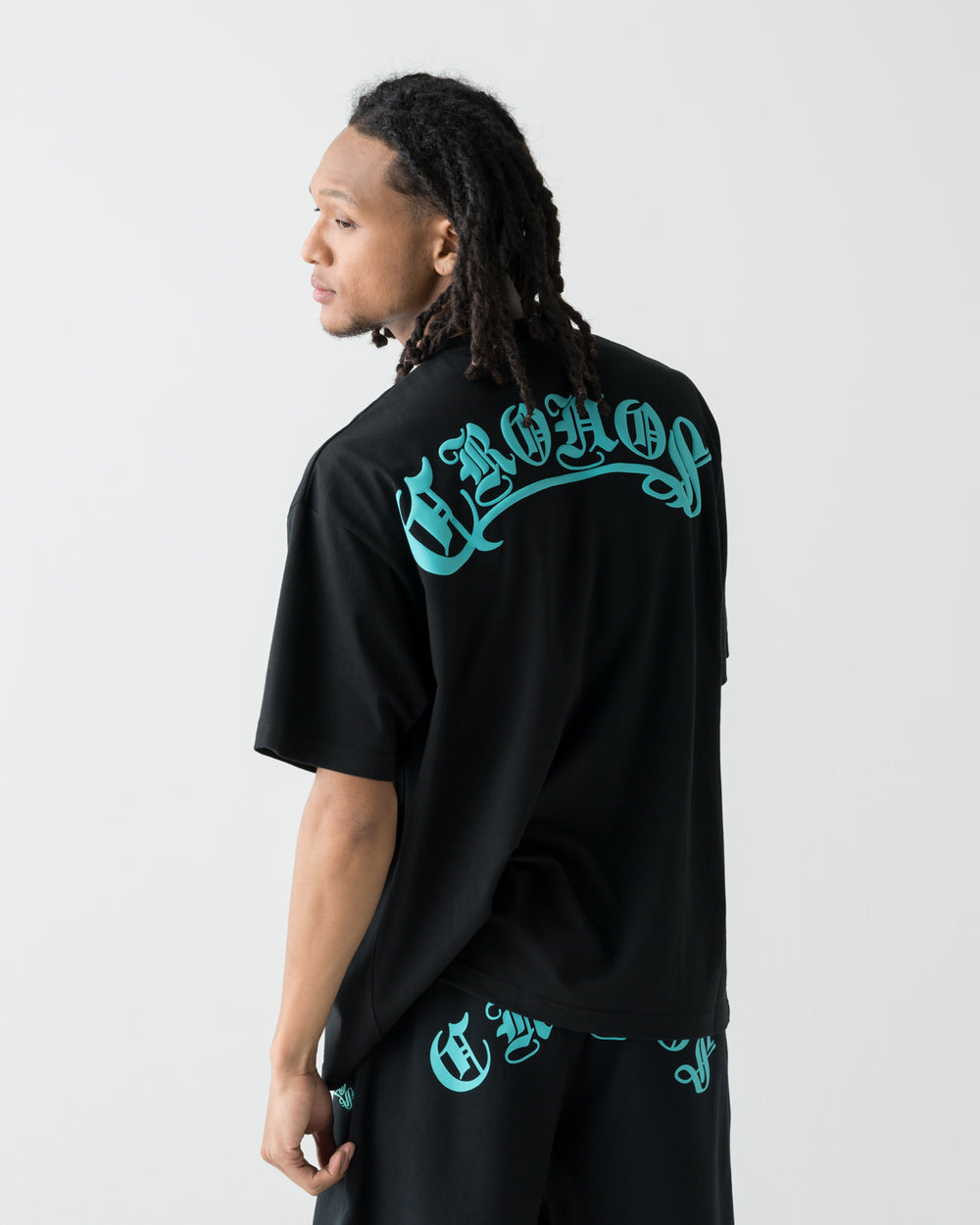 CRONOS BLACKLETTER S/S TEE【BLACK×T.BLUE】