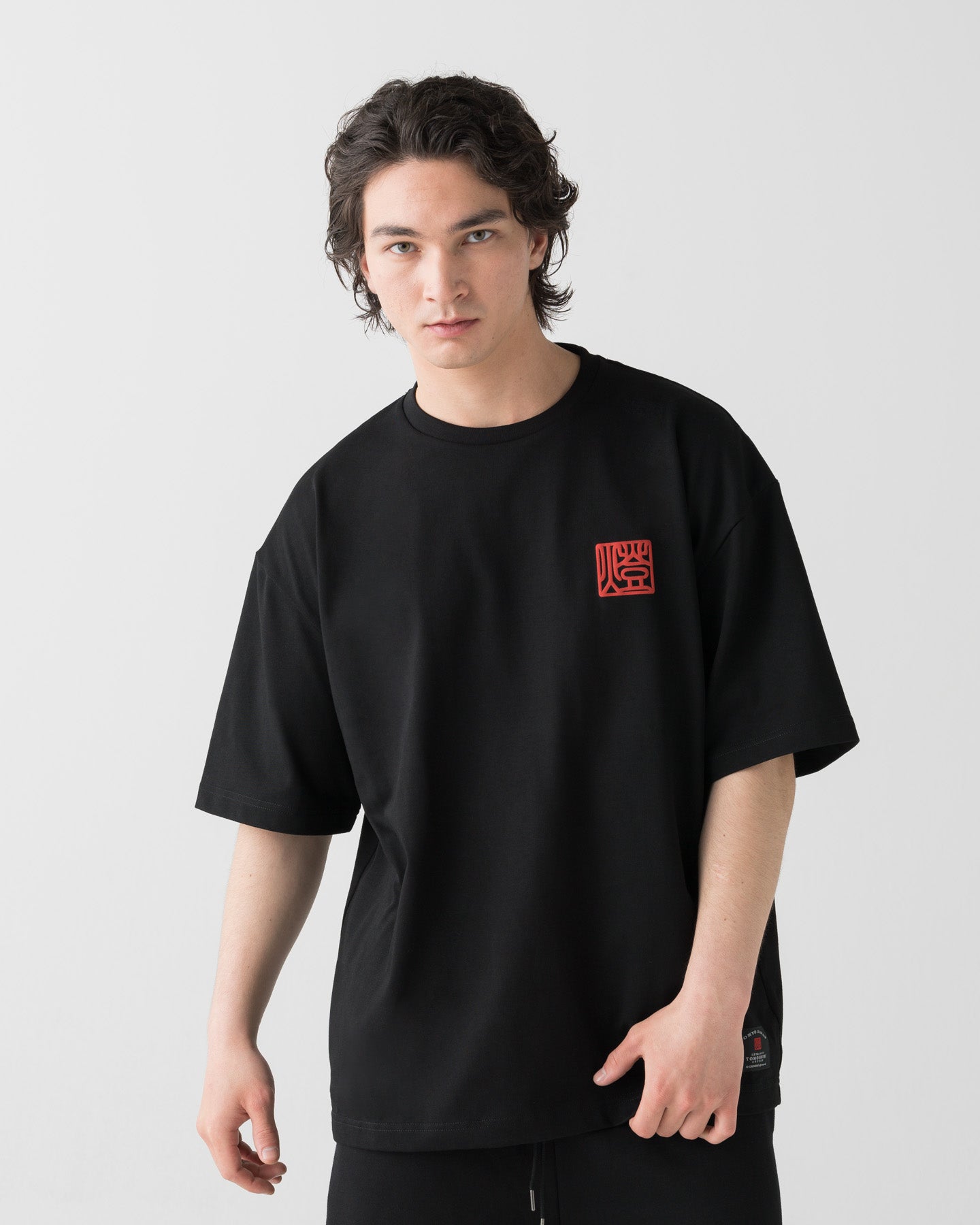 CRONOS TOMOSHIBI SERIES DARUMA EMBROIDERY S/S TEE【BLACK】