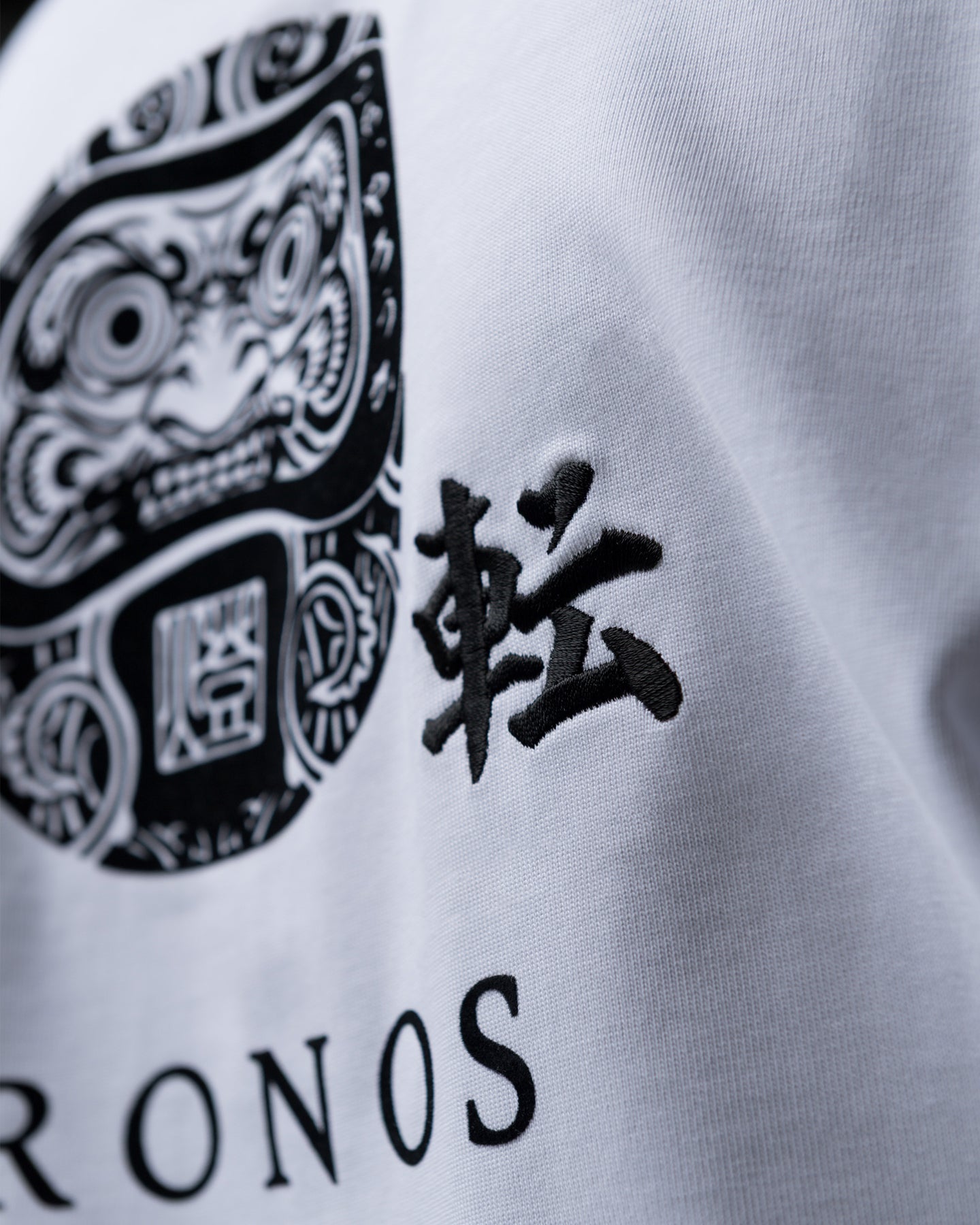 CRONOS TOMOSHIBI SERIES DARUMA EMBROIDERY S/S TEE【WHITE】