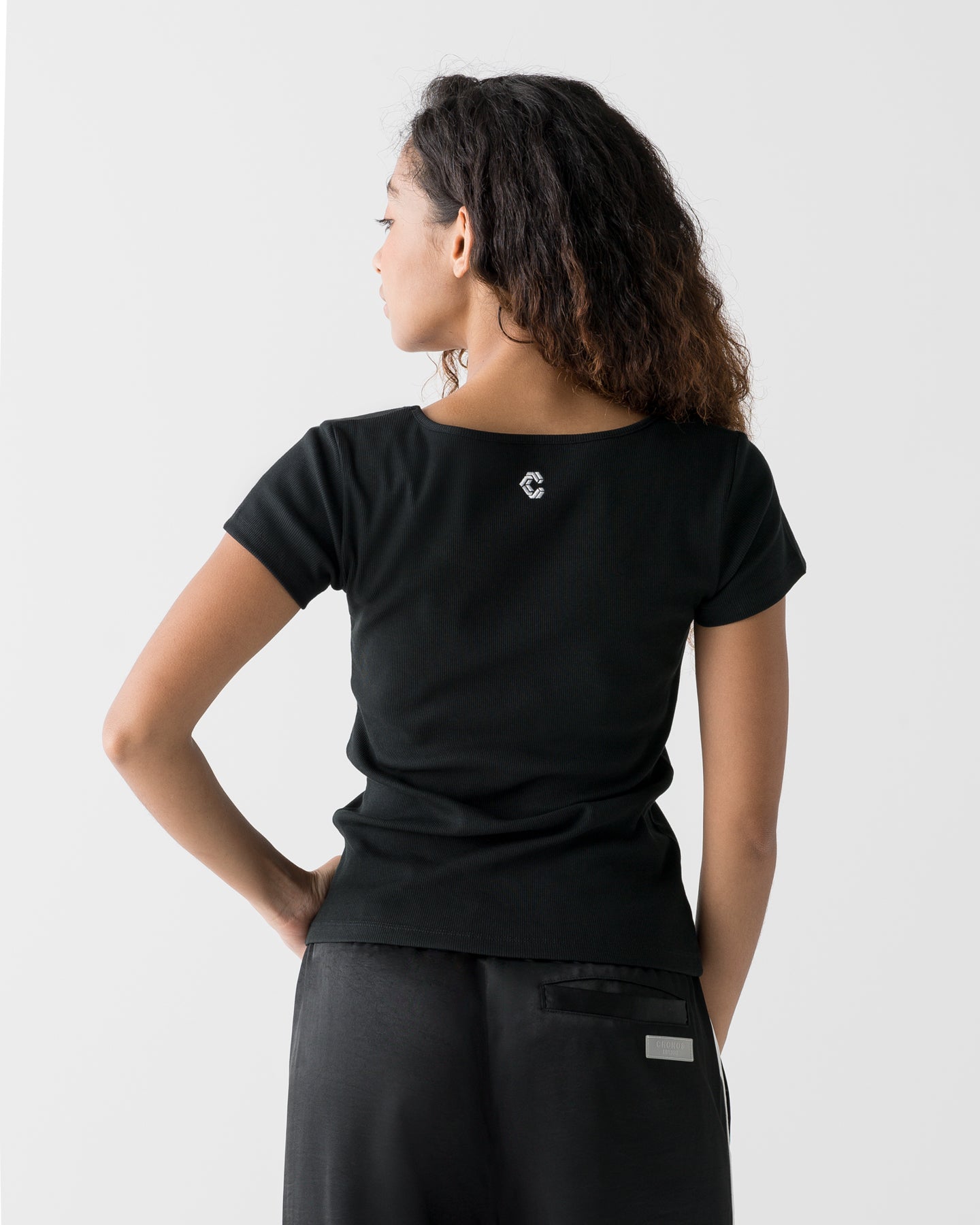 たろー　レディース　BLK M CRONOS WOMEN ALLDAY CROPPED T-SHIRT【BLACK】
