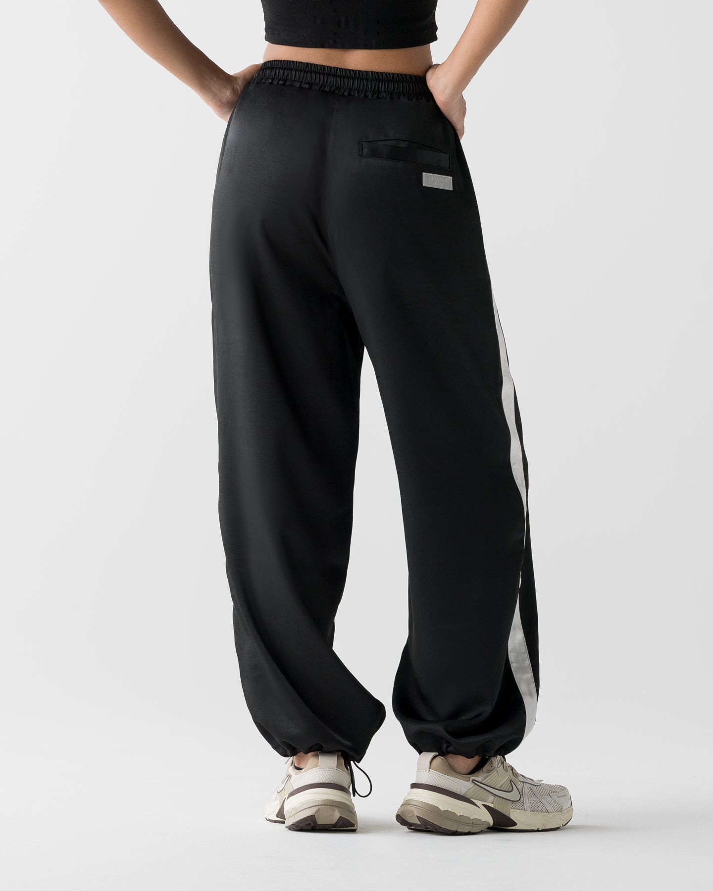 CRONOS WOMEN LOOSE SATIN PANTS【BLACK】