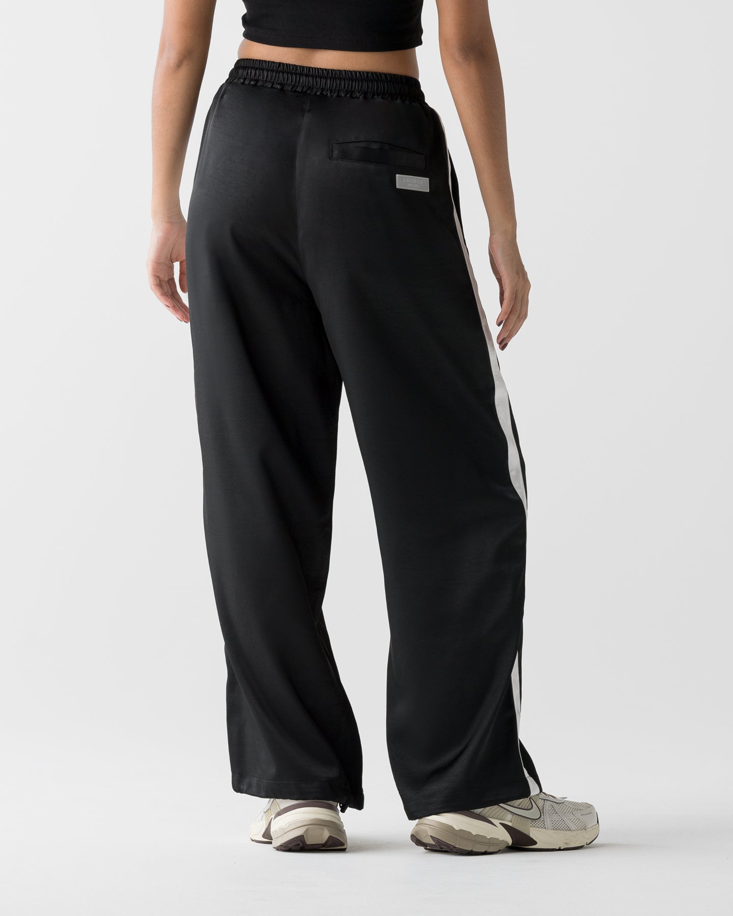 CRONOS WOMEN LOOSE SATIN PANTS【BLACK】