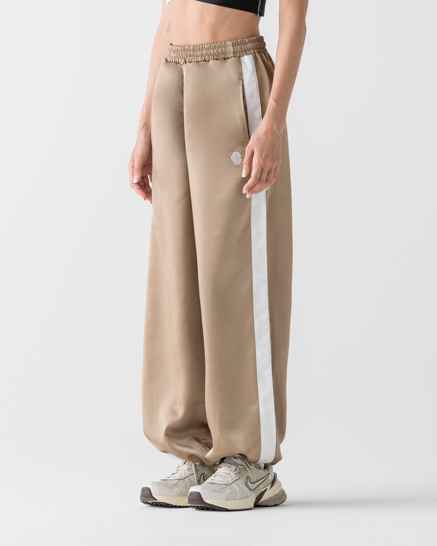 CRONOS WOMEN LOOSE SATIN PANTS【BROWN】