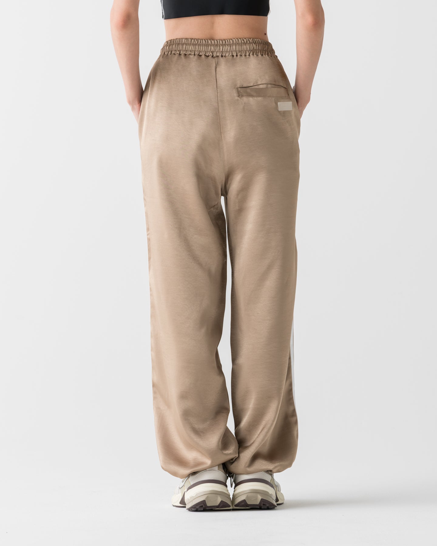 CRONOS WOMEN LOOSE SATIN PANTS【BROWN】